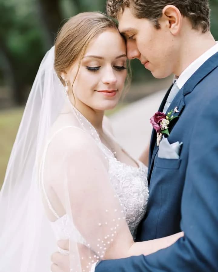 12.19.21
Noah & Madi what an absolute honor it was to coordinate your wedding.
Venue: @chandelierofgruenevenue
Coordinator: @faithful_plan
Caterer: @cateringbycelebrations
DJ: @toastentertainment
Photographer: @thecrakes
Floral:@evemberfloral
Video: @hardwickmediaweddings
Bar: @bartenders4you
Cakes: Serendipity Cakes
Hair/ Makeup:@southern.tease
Groom/Groomsmen Attire: @generationtux
Stationary: @abccopyco