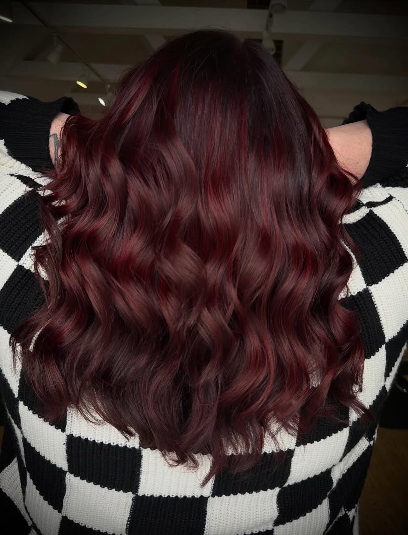 2 Shares from our girl @hairby.julz because. . DAMN 🔥🔥
Can you tell I really like doing reds😅… because every time I do one, I’m reminded why. Rich, moody, and never one-size-fits-all. There’s a red for everyone—it’s just about customizing it to your skin tone, your vibe, and how you want to feel wearing it. This one was made to fit her, not a formula.
If you’re saving this for later, booking is always available through the link in my bio💌