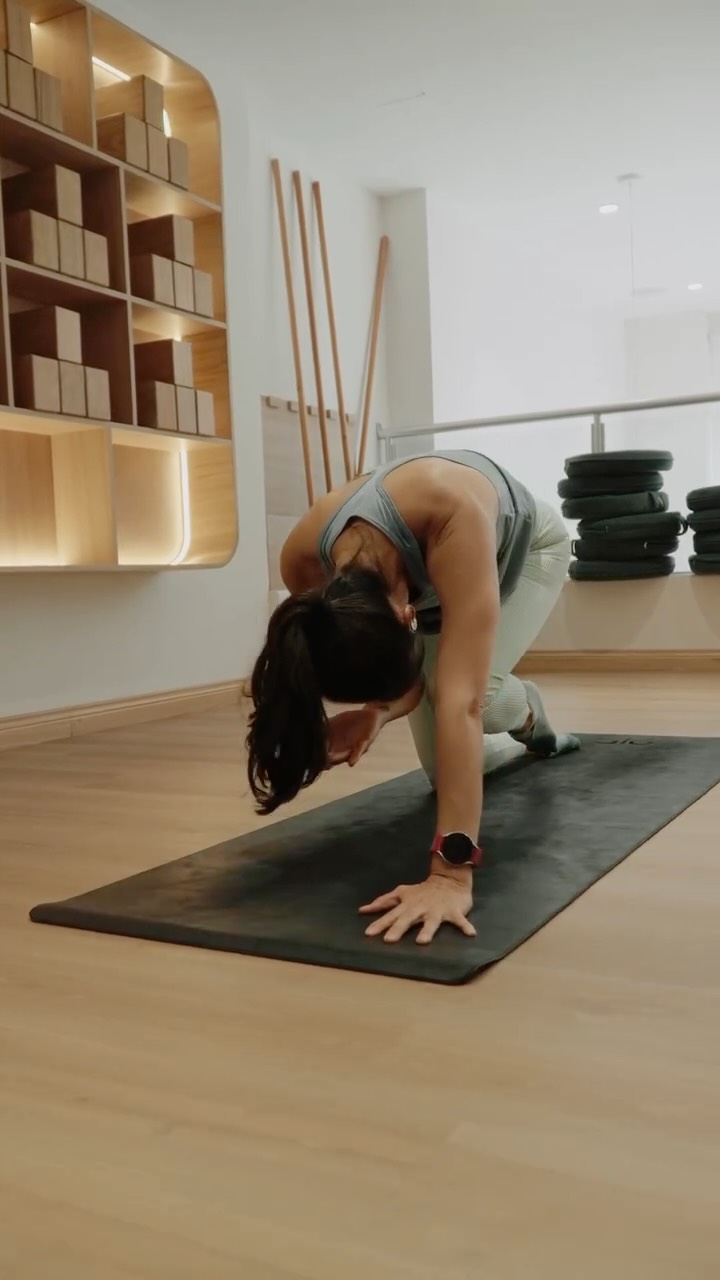 Fortalecer, alinear y moverte con más
consciencia. 🤸🏻♀️✨
Pilates te ayuda a conectar con tu cuerpo, mejorar tu postura y desarrollar fuerza profunda sin impacto.
Una práctica que cuida tu cuerpo desde adentro. 🤍
#BienestarIntegral #PilatesCochabamba #AgapeWellness #Pilates