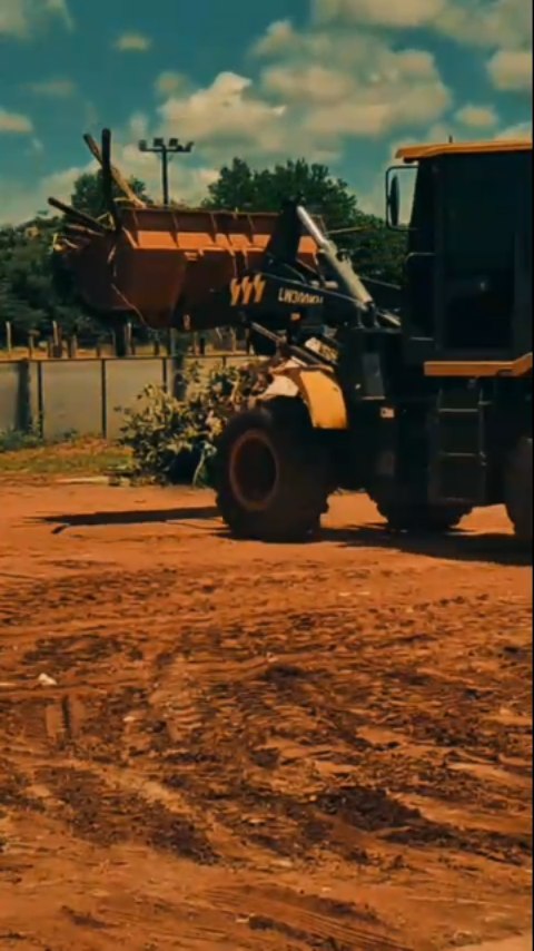De um terreno baldio à construção de um sonho... e a obra segue a todo vapor! 🚧✨
O SINDMASSA MS tem o orgulho de mostrar que estamos avançando firme na construção da nossa subsede em Iguatemi/MS.
Olhar para trás e ver onde começamos nos dá ainda mais força para continuar.
Acabamos de concluir mais uma etapa importante da estrutura!
☑️ Cada dia de trabalho é um passo a mais para entregar um espaço digno e forte para a nossa categoria.
Ainda temos muito trabalho pela frente, mas a determinação de ver esse sonho realizado é o que nos move.
Acompanhe com a gente essa evolução. O sindicato não para, e a obra também não! 💪👇
Deixe seu apoio nos comentários: quem aí está ansioso para ver tudo pronto?
#SINDMASSAMS #SINDMASSA #IguatemiMS #Iguatemi #MatoGrossoDoSul ObrasEmAndamento ConstruçãoCivil SindicatoAtuante Evolução SonhoEmConstrução ReelsViral TrabalhoSério