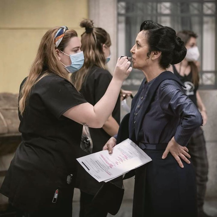 Con mi queridisima @inmaperezquiros_ 😍😍😍 de retoques antes de grabar! Foto de @pedrovaldezate // @grupoboomerang @acacias38_tve
.
.
.
.
#acacias38 #acacias #tve1 #maquillaje #maquipelu #retoques #seriestv #serie #maquilladoraprofesional