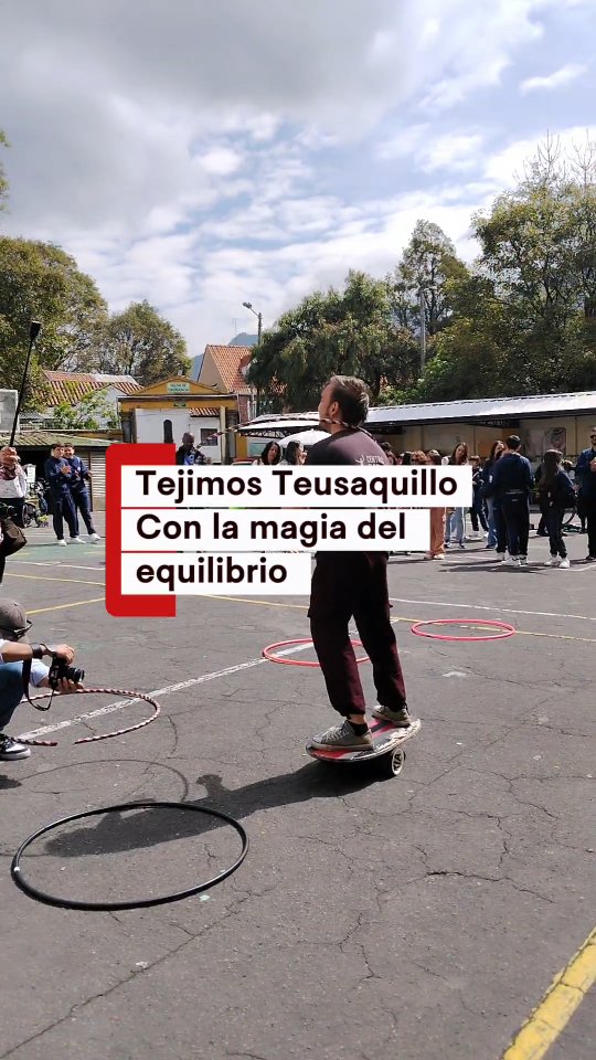 No olvides seguir nuestra cuenta @escuelaslackbogota
Estuvimos en el Colegio Champagñat acompañando la apertura de Barrios Vivos Laboratorio de oportunidades "A TEJER TEUSAQUILLO" la pasamos maravilloso y te queremos compartir la experiencia.