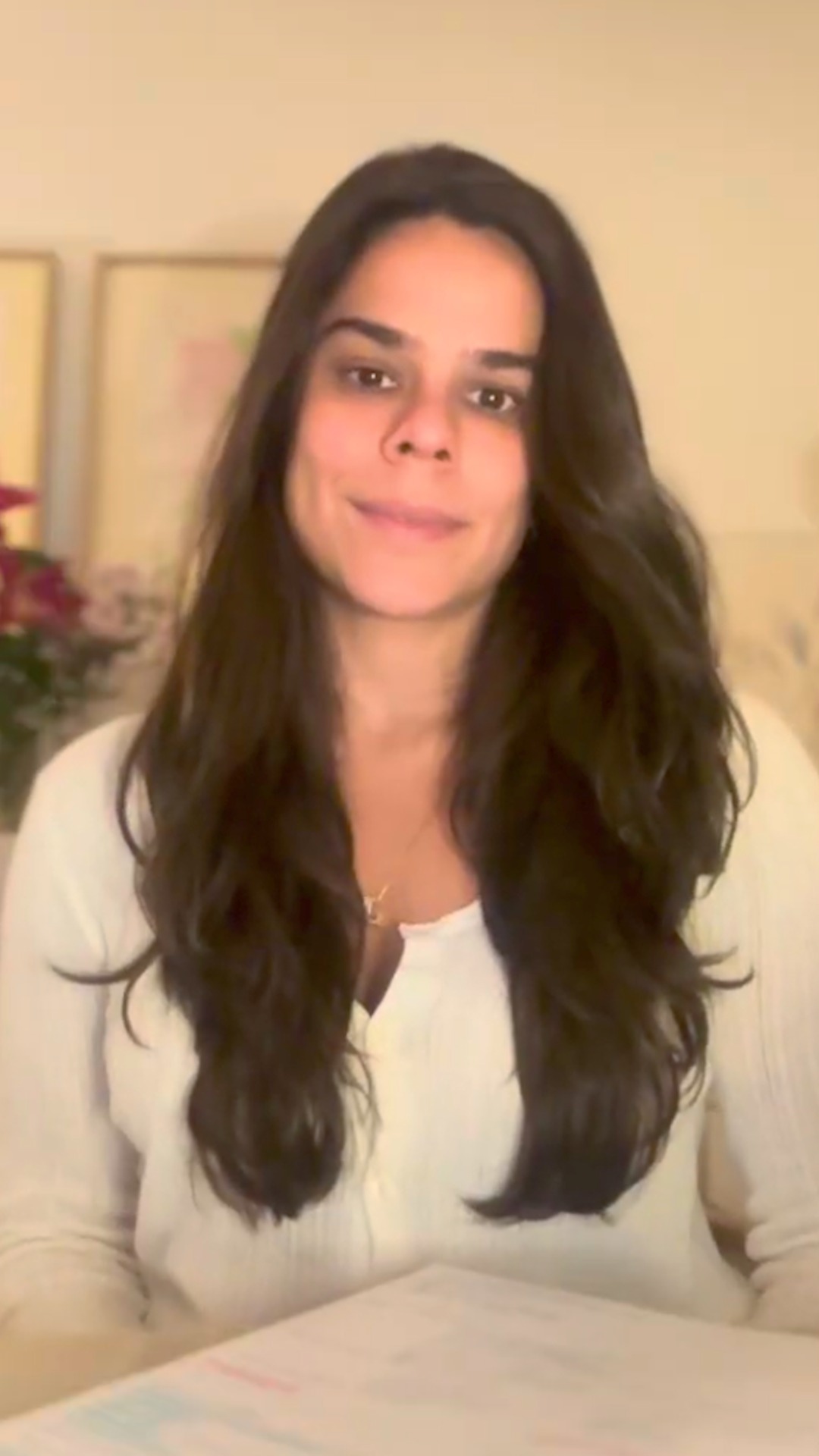 O amor romântico nos disse que se relacionar era casar e viver felizes para sempre! Nessa promessa vazia, nos encontramos em frustração quando nos deparamos com os desafios da vida de um casal.
Quando analisamos as relações de uma perspectiva mais ampla e realista, percebemos que os relacionamentos ativam nossas sombras mais profundas visando a sua cura.
Nossos parceiros são atraídos energéticamente em uma perfeição divina para que essas partes possam ser vistas através dos olhos de quem ama, para serem acolhidas, amadas e transformadas em potencial.
Toda sombra e dor é uma característica única e exclusiva sua que não está sendo utilizada e te afastando do seu potencial máximo.
Todas as vezes que você se abrir para a cura, você poderá reativar esse potencial adormecido - e dolorido -
Se você quiser aprender a se curar e a ativar o seu potencial máximo, para viver a sua autenticidade, participe do nosso tratamento de AutoCura Criativa semanal.
Onde aprendemos, meditamos e criamos!
Estou te esperando