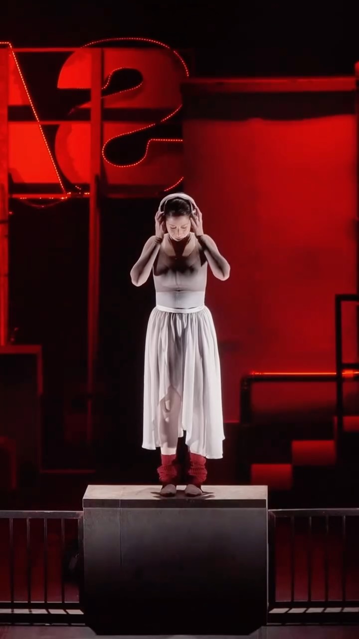 Uma história que provoca, atravessa e abre espaço para diálogos urgentes sobre saúde mental. ✨
Três pessoas se encontram no alto de um prédio e, entre memórias, silêncios e escolhas, dividem com o público os limites entre viver e sobreviver.
Venha assistir e se conectar com essa história no palco do @teatroipanema.rio , em uma CURTA TEMPORADA.
💛 Limítrofe
🗓️ Estreia dia 06 de Março - Temporada até 29 de Março.
⏰ Qui a sáb | 20h — Dom | 19h
📍 Teatro Ipanema – RJ
🎟️ Ingressos no Sympla (link na bio)
#Limítrofe #Teatro #Cultura #Arte #SaudeMental ZonaSul Espetáculo Temporada TeatroIpanema