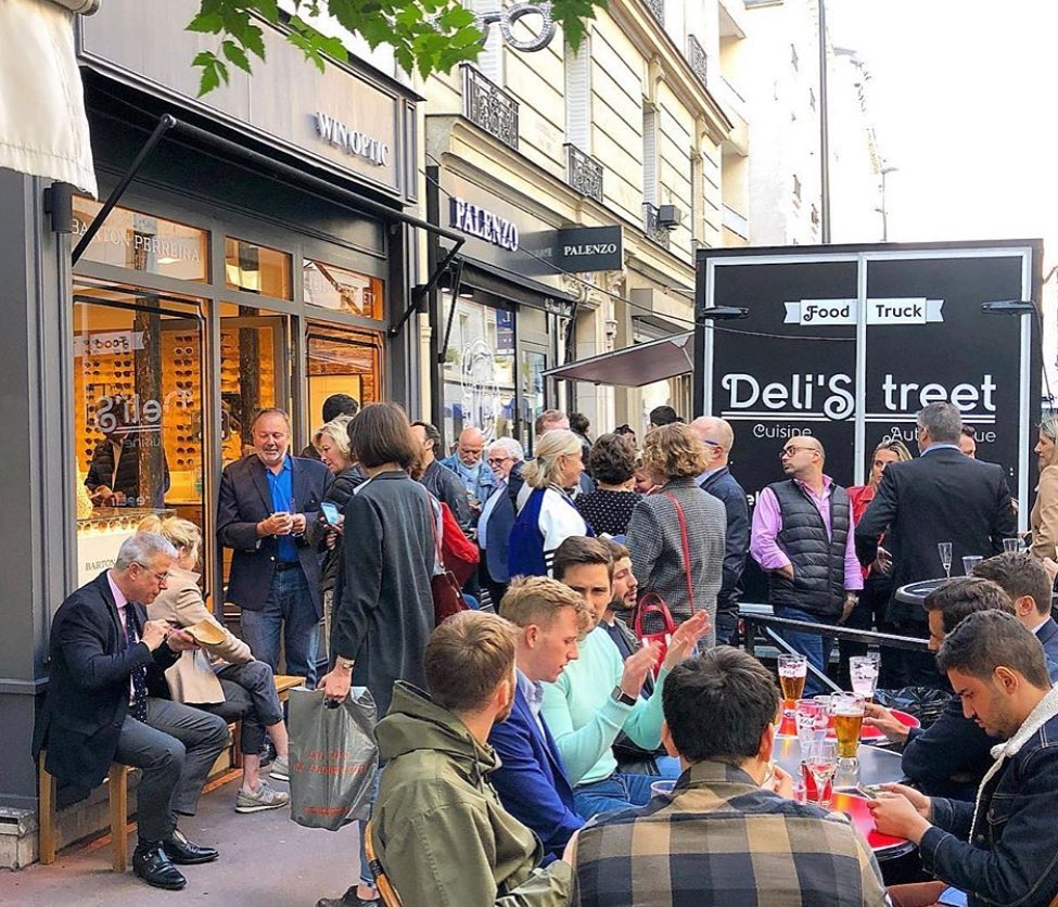 C’était bien, c’était chouette ! Merci à tous d’avoir participé à notre événement @winoptic & @bartonperreira & @leisuresociety_ !😎#sunglasses #levallois #levalloisperret #foodtruck #party #champagne