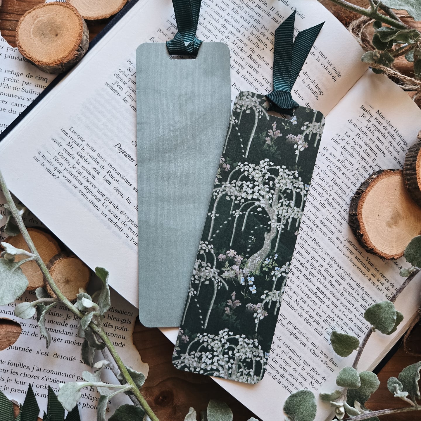 🍃 Juste une photo d'un de mes signets préférés alors que je travaille sur la prochaine collection! 📚
#mariescrafting #signet #bookstaqc #bookmarklover #bookishshop