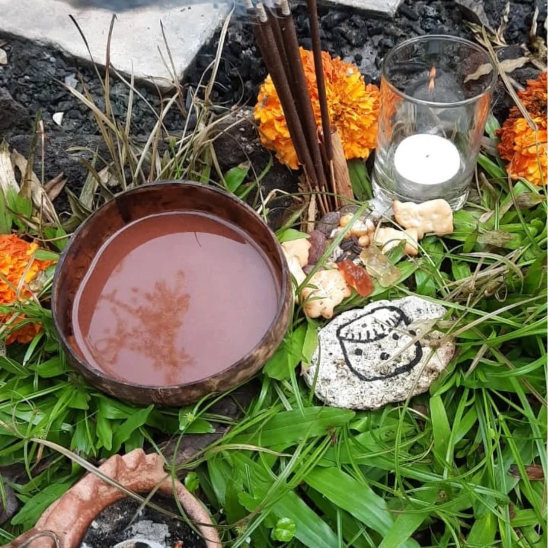 Today marks a whole cycle since my first visit to GuateMaya.
I'm touched remembering all that unfolded, as I make offerings on the altar, welcoming the new trecena of Ix. This one is special to me, as it holds my Mayan Birthday. A āweekā related to our connection to Mother Earth, sacred sites, altars and shrines, feminine energy, the Jaguar, IxKakaw and magic.
260 days ago ā almost 9 months ā a full gestation cycle, the rhythm the sacred calendar is based on, I was on my way to what became a profound, healing, moving, inspiring, and truly amazing time.
An immersion in lands I always dreamed of visiting, where my learning and experience deepened in unimagined ways. Moved to get there by cacao, the sacred fire and the calendar itself, I learnt so much, and many unexpected teachings also arrived.
I give thanks to the Cruz Family and my teachers there. Connections cultivated online for years, finally meeting in person. Thanks to my community, their support & trust was key to make it there.
I've been walking with the Mayan calendar for over 15 years now (I still feel like a baby in its understanding). It's been a powerful tool of self-discovery, remembrance, reconnection, in a time where I felt losing my sanity, and unable to move forward.
When I surrendered everything to the universe (without knowing what that meant!) the Cholq'ij appeared as a guide and ally in that tender time. In time, Cacao came too ā almost by chance, on my first visit to Bali ā opening even more doors of remembrance and reconnection.
In these paths I've been finding ways to serve as best as I can through my gifts, skills, and the discoveries from the ride, in devotion, dedication, and care of Mother Earth, with the intention to support our return to Her and embrace our roles as Earth Keepers through who we are and do.
Standing at the edge of cycles closing and new ones opening, I feel grateful for the growth, tender, raw, and curious about what lies ahead.
I'm honored to share what I've learned, in service of uplifting our lives, spirits, hearts, and keep walking together in beauty, celebration, gratitude and appreciation for life. Whatever comes, always with Love! Gracias, Maltyoox!