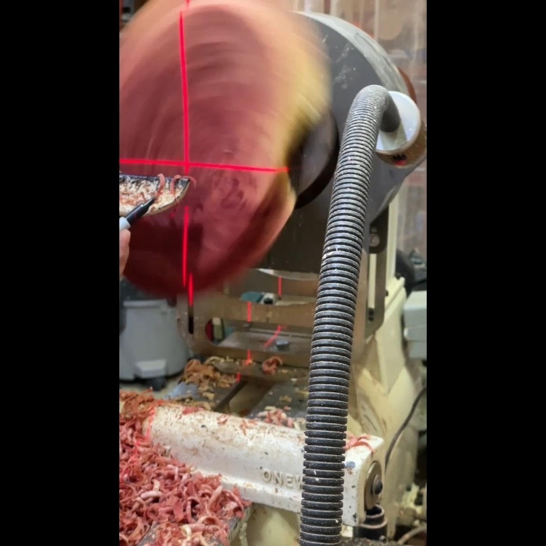 I apologize for the blank lead in on the 2 videos in my last post, I corrected them and am re posting the videos.
I used a black sharpie to make a dot on dead center of the spinning wood blank. As you will notice when the lathe is turned off the result is a 4 1/2" straight line. That represents the offset of the length and width and also is part of what makes turning these bowls so challenging. Fun but challenging.
#vicmarc #oneway #ovalturning #ellipticalchuck