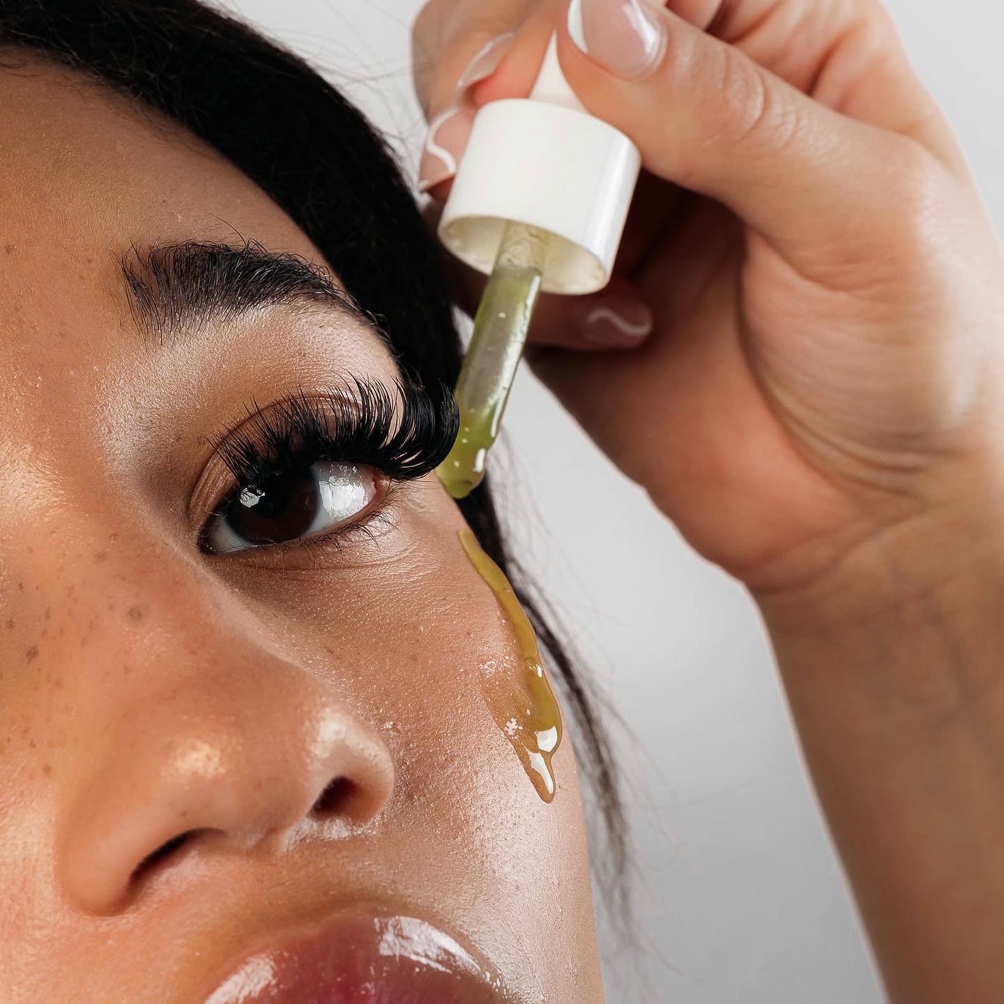 Did you know our daily greens CBD + HA serum uses all natural ingredients, manufactured in the US ?
•
Order yours on our website today. Link in bio ✨
•
#skincare #essentials #hyaluronicacid #cbdskincare #eczema #psoriasis #smallbusiness #selfcare #newproduct