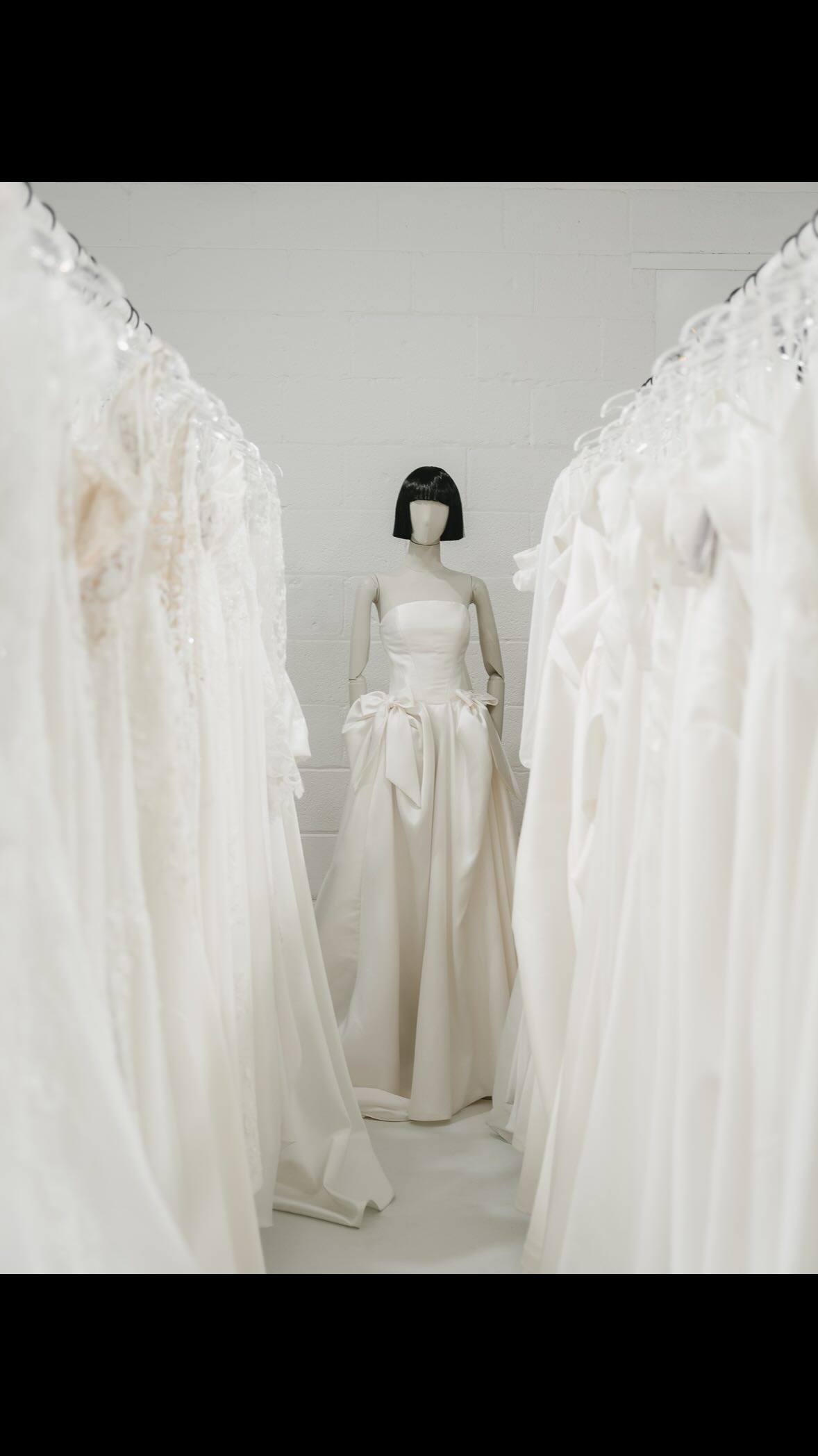 Save this for your appointment inspo + tell us… would you have said yes?
✨Dress: Hayley Paige “Beneath the Hawthorne Tree”
#brideinspo #bridetobe #weddinginspo #weddingdressinspo