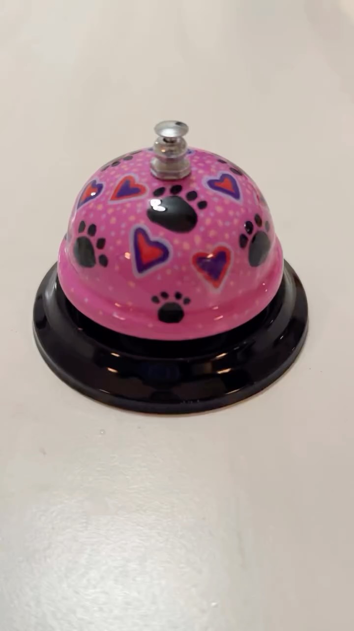Did you know this?! Apparently it’s common knowledge 🤷♀️ This cutie bell is a custom order for a family getting a new little pup this valentines 💘 day!
#training #dogtraining #custom