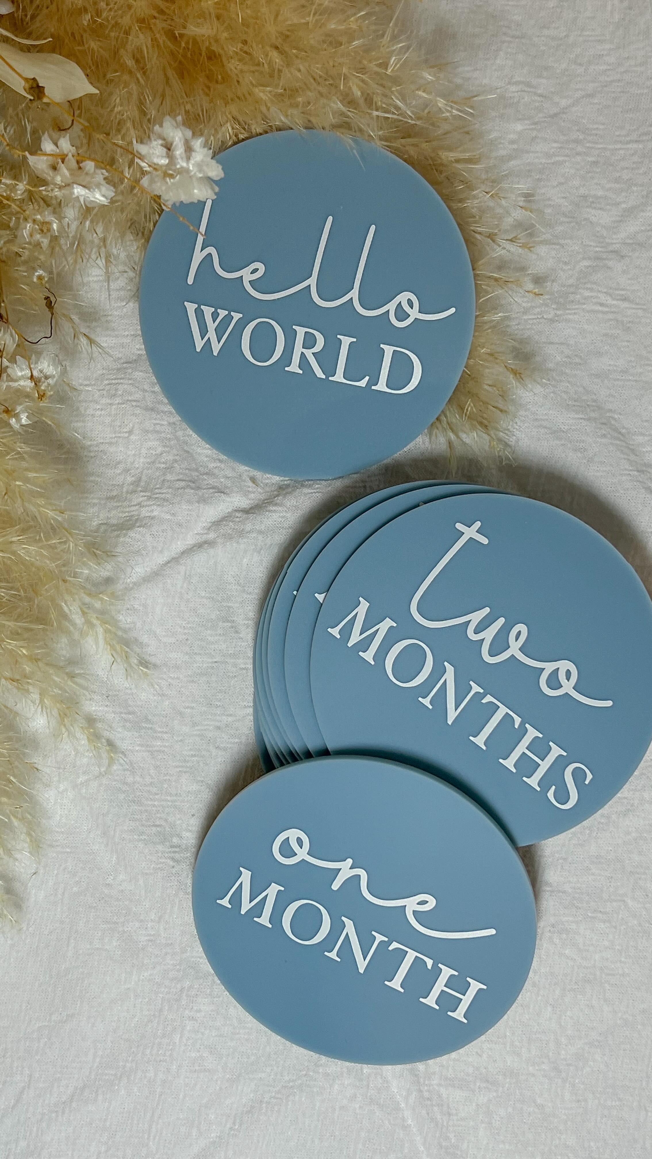The cutest edition for a mumma-to-be 🍼
These sweet milestone discs are perfect to mark bubs growth. Available in different colours to match the gender or desired aesthetic.
Delivery available Australia wide.
Order now 🩵🩷