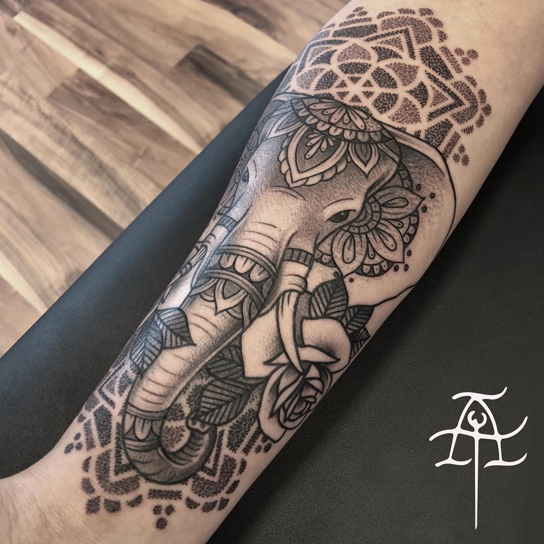 Fun one I hadn’t posted #visalia #aaronleroi #tattoo #blackwork #dotwork #lemoore #mandala #mandalatattoo #mandaladesign #mandalaart #mandaladrawing #dotworkmandala #dotworktattoo #blacktattooart #geometrictattoo #tzedakahatelier #visaliatattoos #tularetattoos #fresnotattoos #lemooretattoos