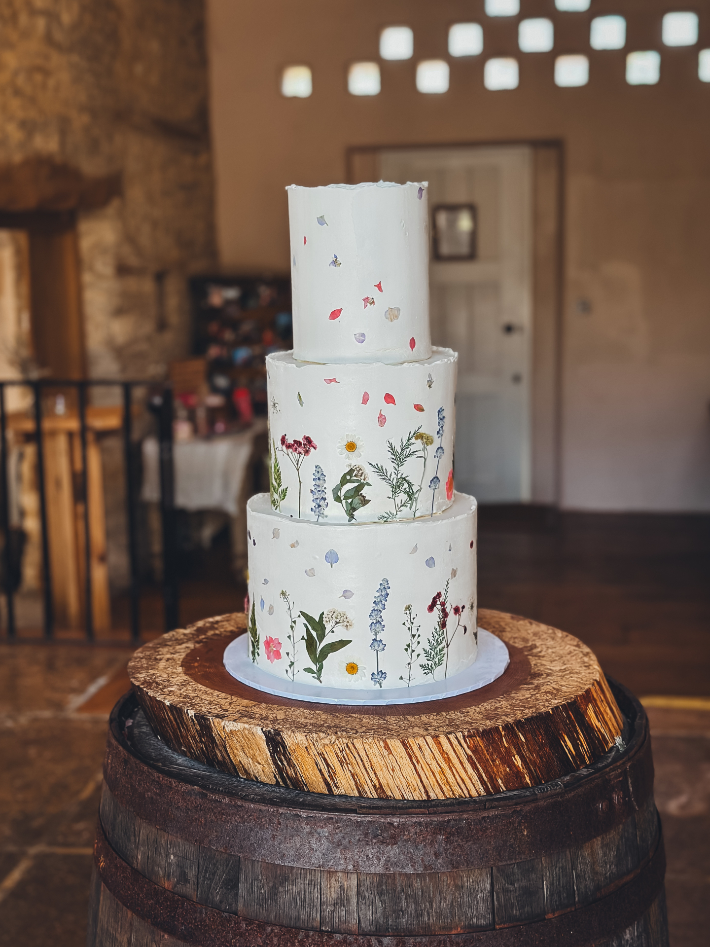 Not every wedding cake needs to shout.
Some just quietly hold the room. 🤍✨
Three tiers of soft white ganache, finished with delicate pressed florals and scattered petals 🌸🌿
Understated. Romantic. Intentional.
This is the kind of design that photographs beautifully from every angle and still feels timeless ten years from now.
For couples who care about detail 🤍
For couples who want elegance without excess ✨
For couples who understand that cake is part of the atmosphere, not just dessert.
2026 dates are filling and 2027 enquiries have already begun. If you’re planning ahead, now is the time to secure your date. 💍
View the wedding portfolio here:
https://www.kimberlyjaynecakedesign.co.uk/portfolio
Enquire via the website to check availability 🤍✨
#LuxuryWeddingCake #ElegantWeddingCake #ButtercreamWeddingCake #PressedFlowerCake #WeddingCakeDesigner