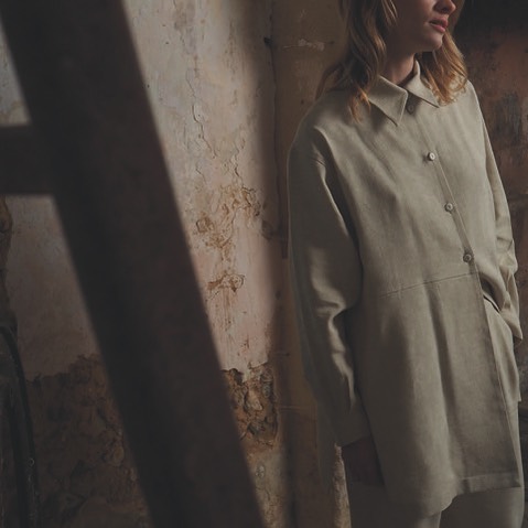 Ensemble Jane et June en Lin bientôt disponible en pré commande!
En attendant vous pouvez venir essayer chez @safe_urban_concept et @agogogang #staytuned
📸 @jadesidney 🚶🏼♀️ @evabiechy
#summerlook #fashion #mode #vetements #pantalon #paris #madeinfrance #fabriqueenfrance #upcycling