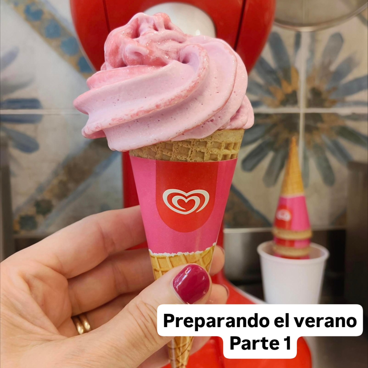 No sé vosotros, pero a mí este tipo de helado cremoso me recuerda tanto a mi infancia... Hace 1000 años 😁😅!
En breve, añadiremos las partes 2 y 3 de nuestro plan anti-calor!