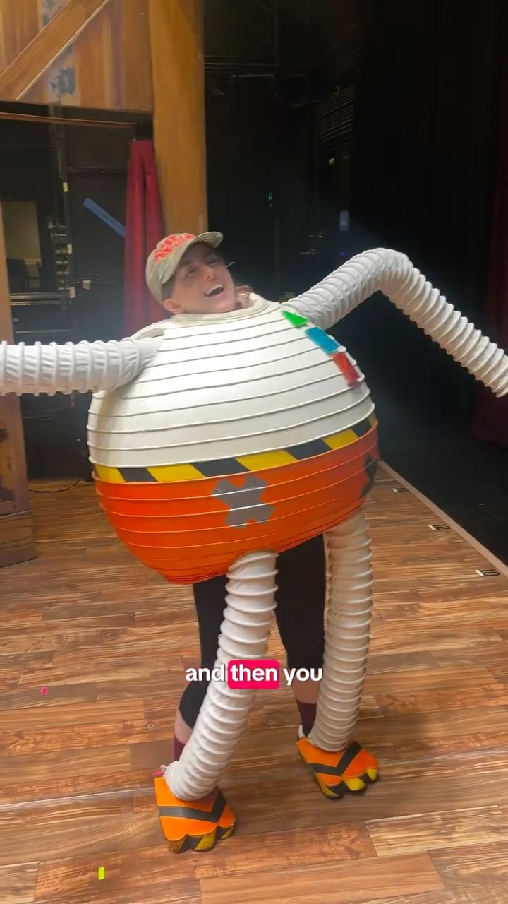 almost one month into my second national tour, and realizing none of this would be possible if I didn’t put myself out there and film the silly little tapes😌♥️ send them off!!
#actor #nyc #tourlife #selftape #melrobbins