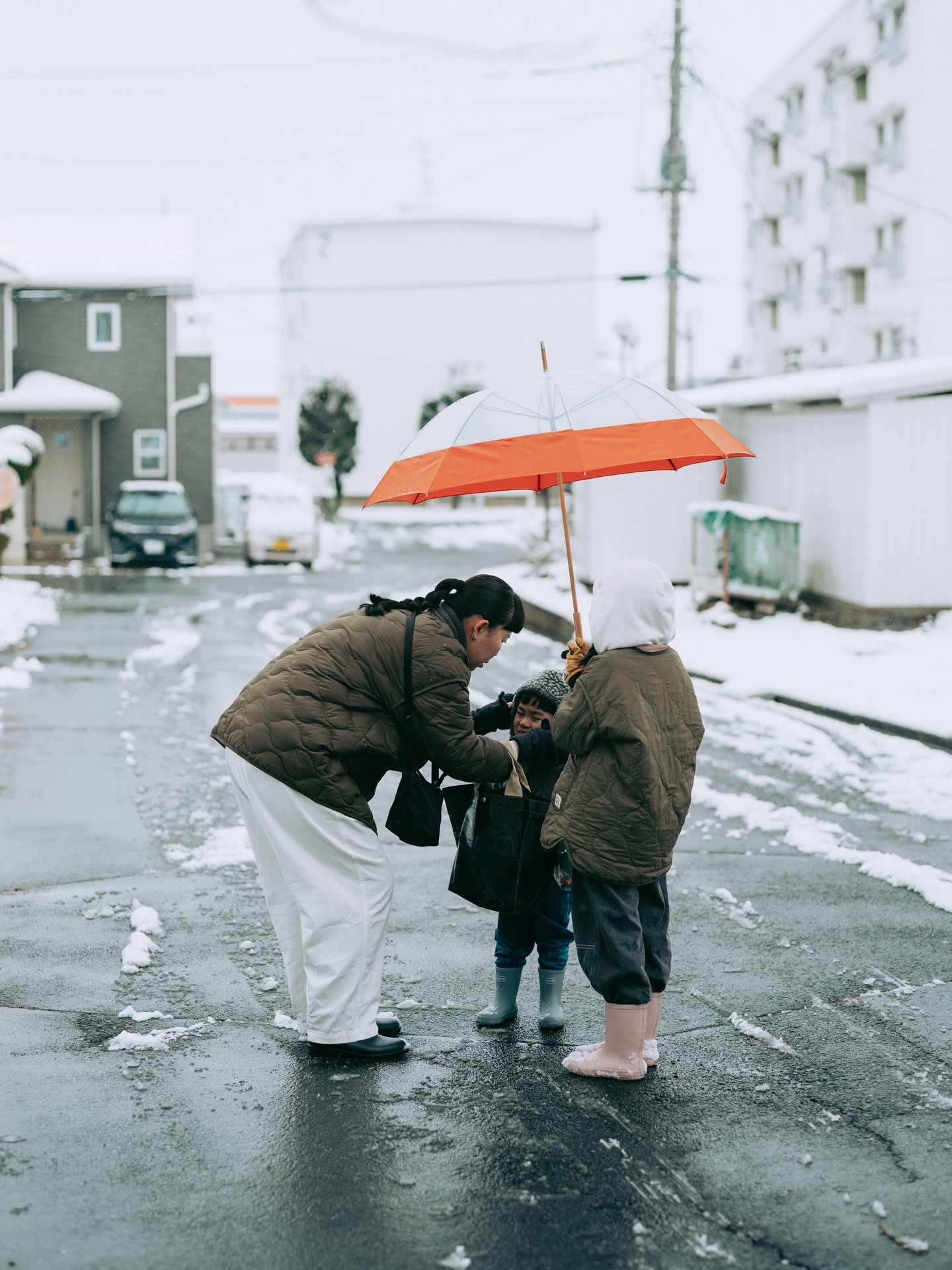 .
雪の思い出。
選挙に行ったり、
このあと胃腸炎で悶え苦しんだり涙
記憶に残る日になったかな。
すぐ解けちゃったけどフワフワの雪でした。