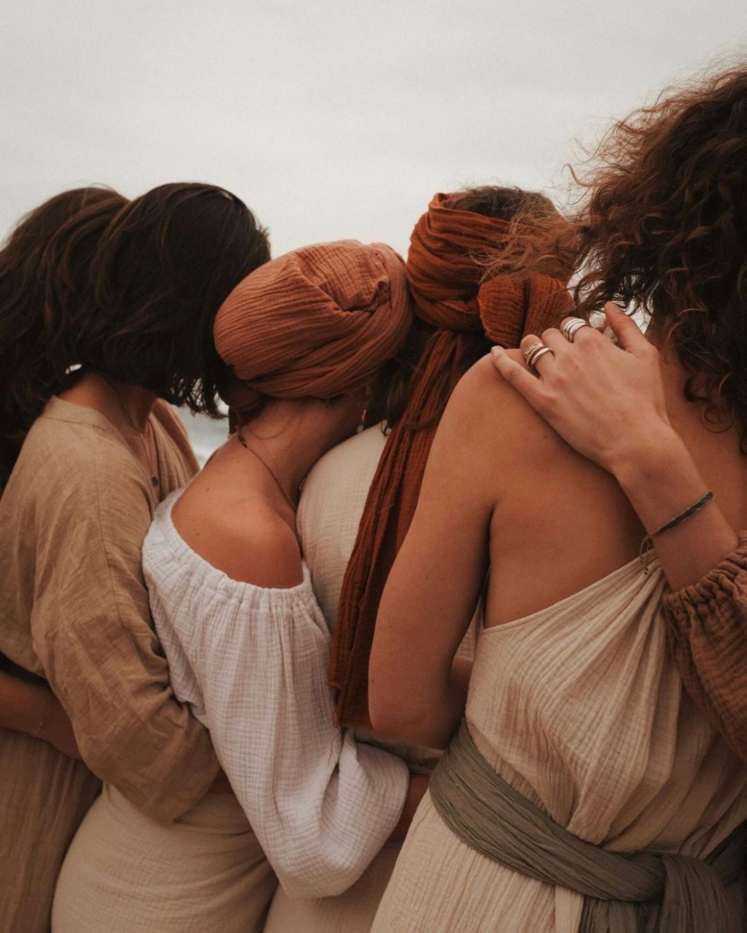 Happy Galentine’s Day 🤍
Women supporting women is the real love story.