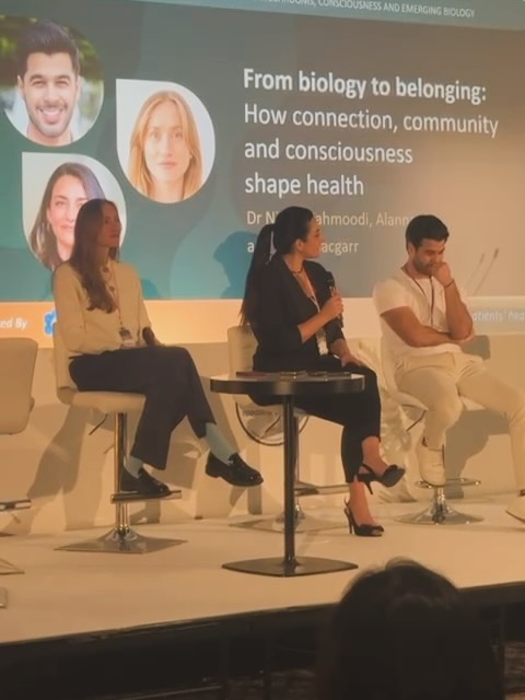 Do you think loneliness affects the body? Loneliness isn’t just emotional, it’s biological.
At the @futurepatient_ panel we @dr.nima & @alannakit explored:
• What does chronic loneliness actually do to the body?
• Why is community biologically protective?
• Can breathwork regulate isolation at a nervous system level?
• Do psychedelics increase connection or just alter perception?
Here’s what we know:
Loneliness activates the threat response.
📈Cortisol rises.
⬆️ Inflammation increases.
📉HRV drops.
⬇️Immune resilience weakens.
The body reads isolation as unsafe. But community does the opposite.
Felt safety in connection:
– increases vagal tone
– buffers stress hormones
– improves heart rate variability
– enhances longevity markers
✨Breathwork builds internal regulation.
✨Somatic work restores embodied safety.
✨Psychedelics can dissolve separation however integration and community are what make it lasting.
Longevity isn’t just supplements and hacking your body.
It’s nervous system flexibility.
It’s co-regulation.
It’s belonging.
We evolved in tribes 🧑🧑🧒🧒
Your nervous system still expects one.
#breathwork #somatichealing #longevity #communityismedicine nervoussystem