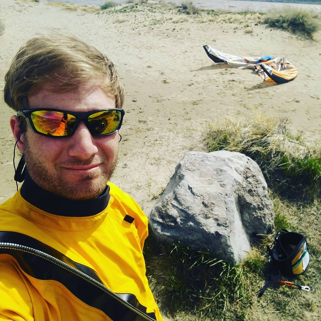 Still cold enough for the #drysuit @washoelakestatepark #Kiteboarding #foil #tahoekites