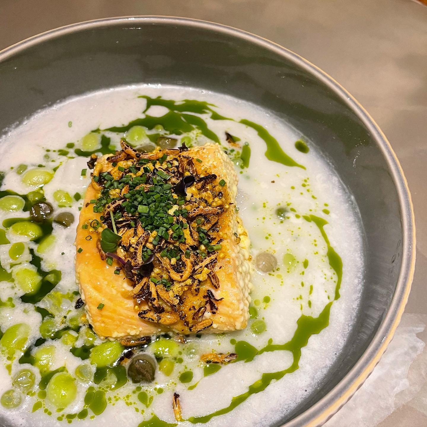 Salmon and edamame curry 🤩 Making the most of all the super fresh high quality fish and all the omegas before returning back home 👌