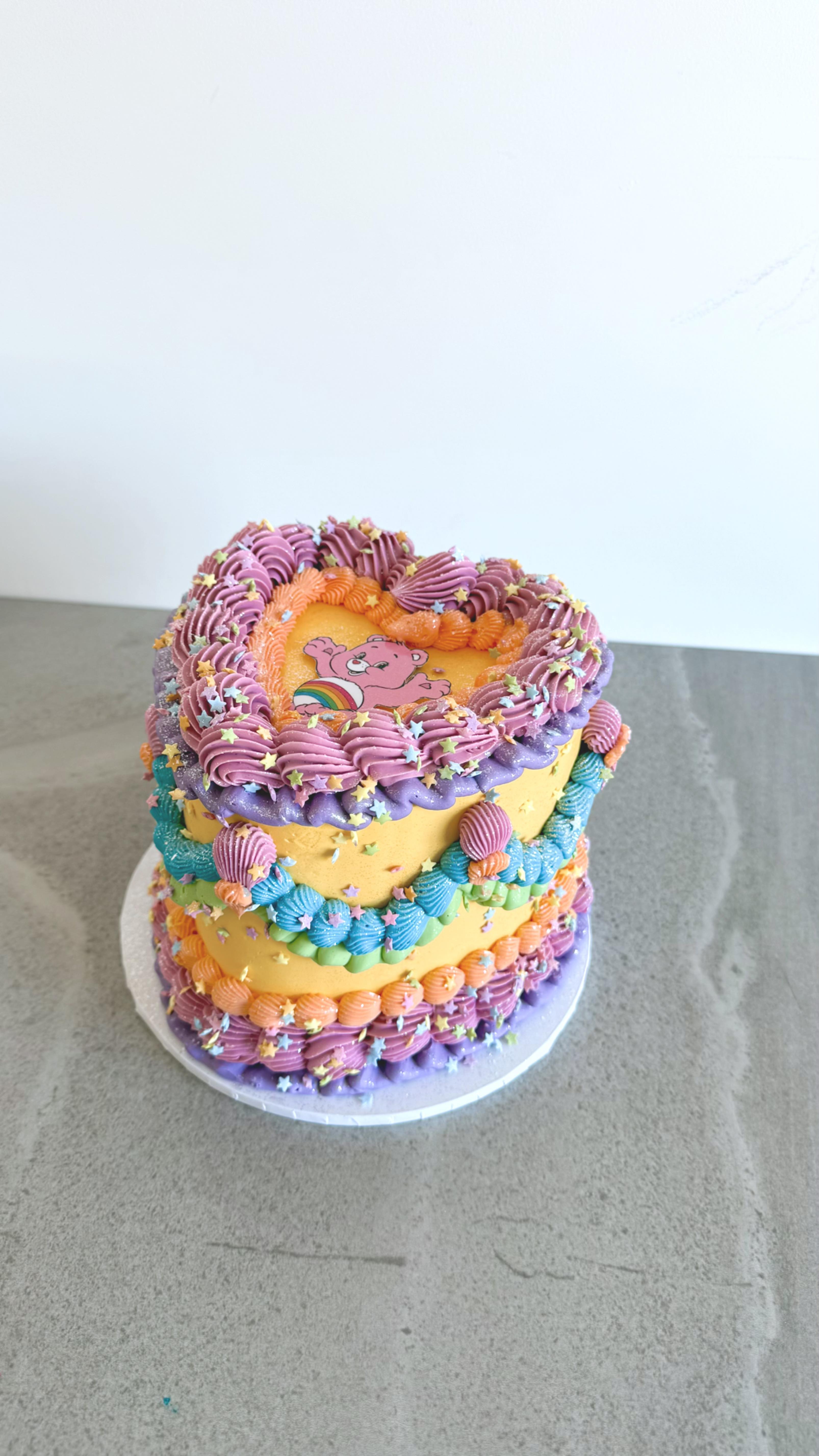 All the cakes I’ve been creating lately and I’m honestly obsessed 🤍
From modern vintage to custom designs made with so much love.
Which one is your fave? 👀🍰
📩 limited spots available for custom bookings!
#customcakes #moderndesignercakes #vintagecakes #buttercreamcakes