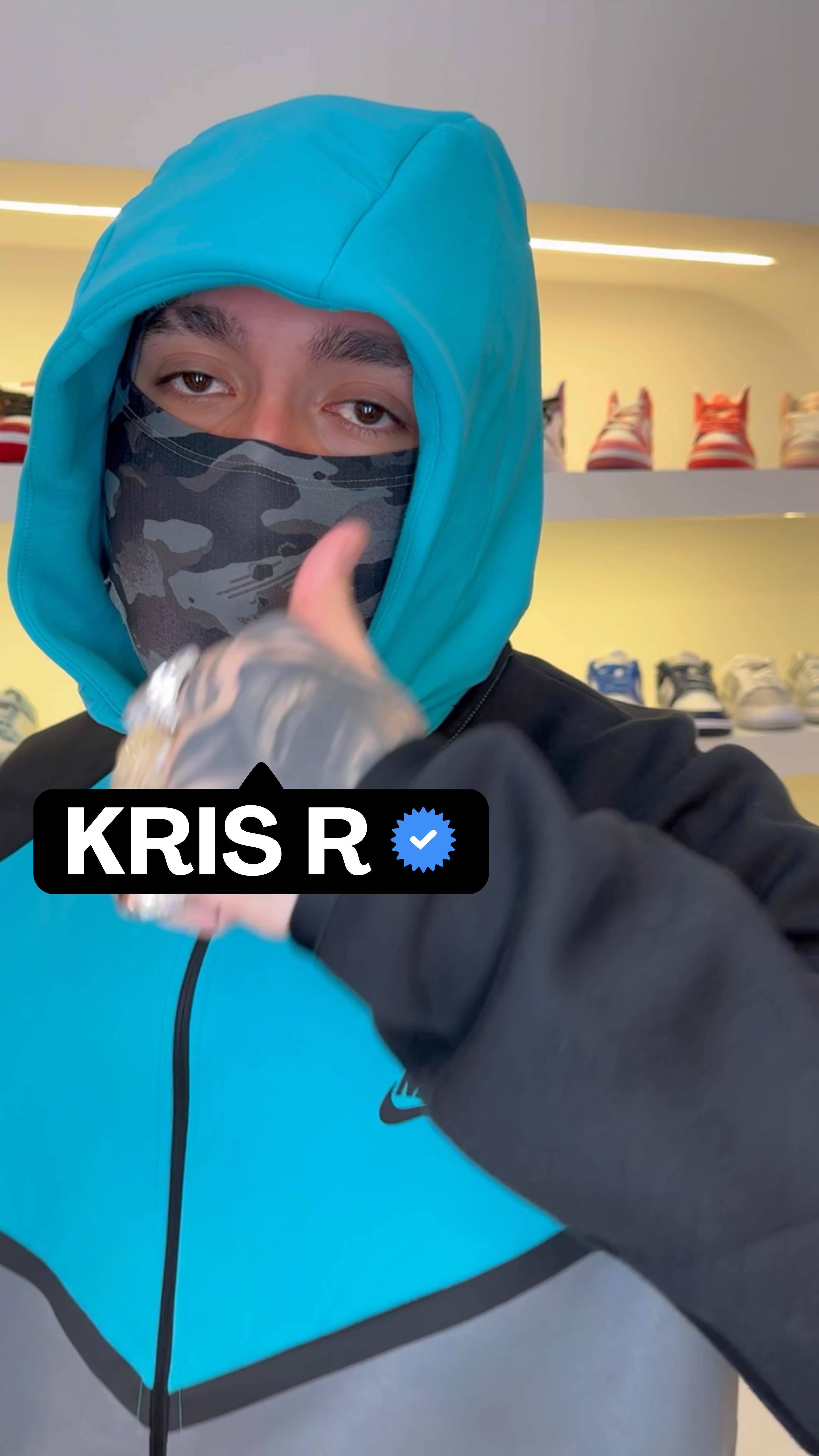 Les habla @krisrofficial , desde Medallo pa’ Mi Radio FM 📻 🌎
Representando el trap de Medellín, el trap de Colombia,
la K, el movimiento real, el sonido de la calle 🇨🇴