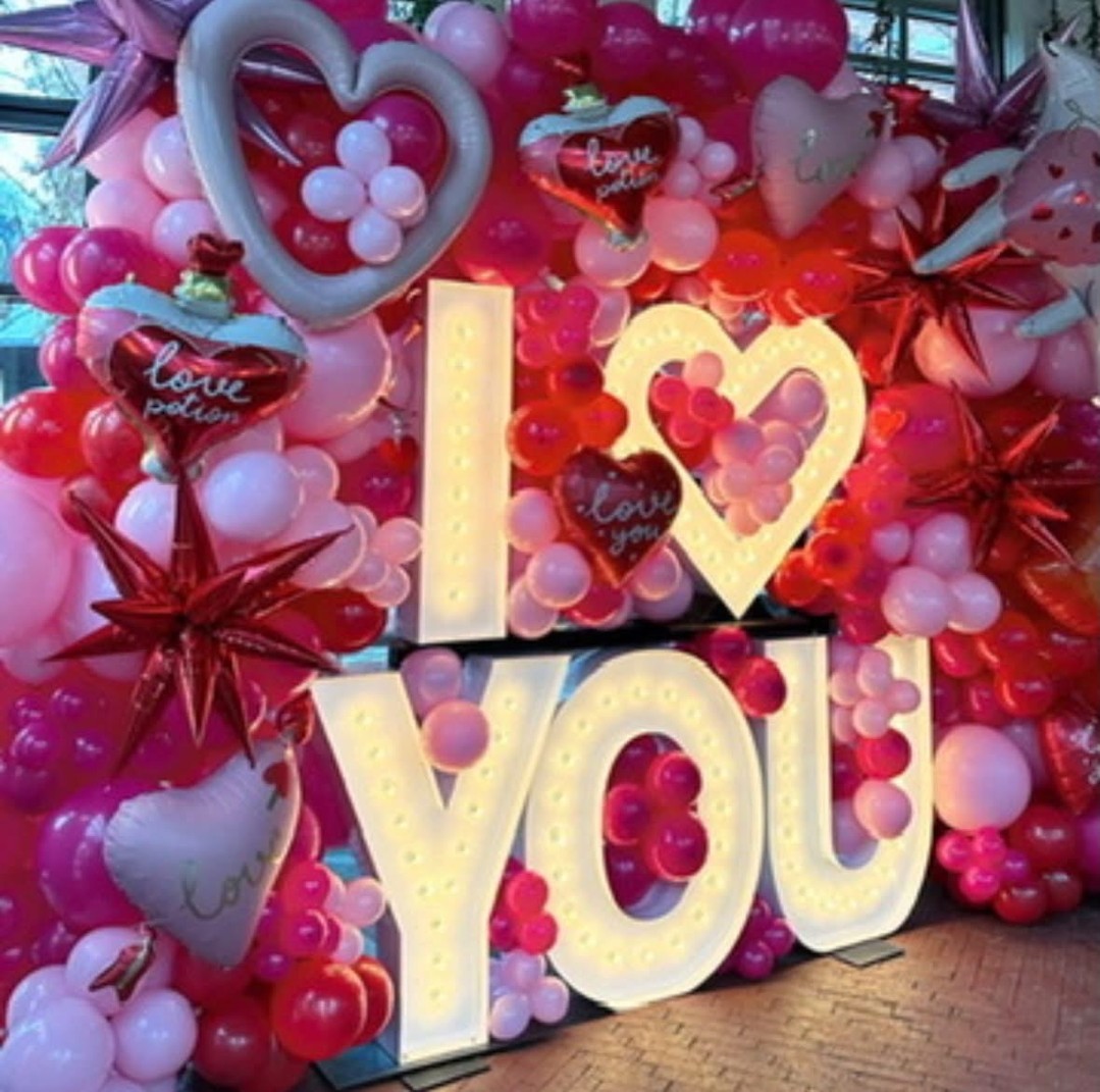 Make a splash this Valentine’s Day 💕
Say it big, say it bright — I ♥️ YOU never goes out of style.
Because love deserves balloons, lights, and a little extra glow ✨