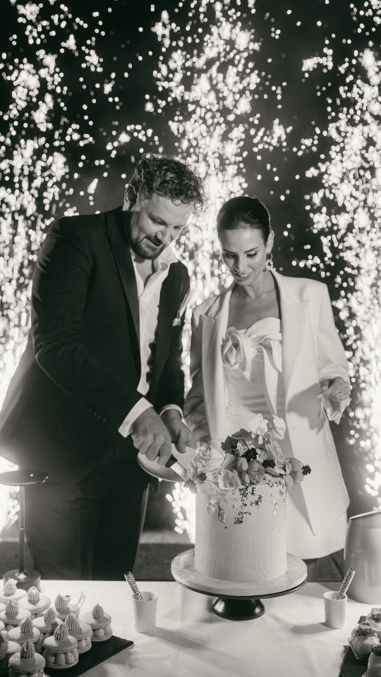 Fireworks are always special moments to remeber for you and your guests ✨️🎆
Photo & Video: @mabo_wedding
Fireworks: @hptfeuerwerke
Weddingplanner: @laceriseweddings
Location: @hotel_hofgut_hohenkarpfen
#weddingplanner #destinationweddingplanner #weddingplanneritaly #hochzeitsplaneritalien #hochzeitsplanerin