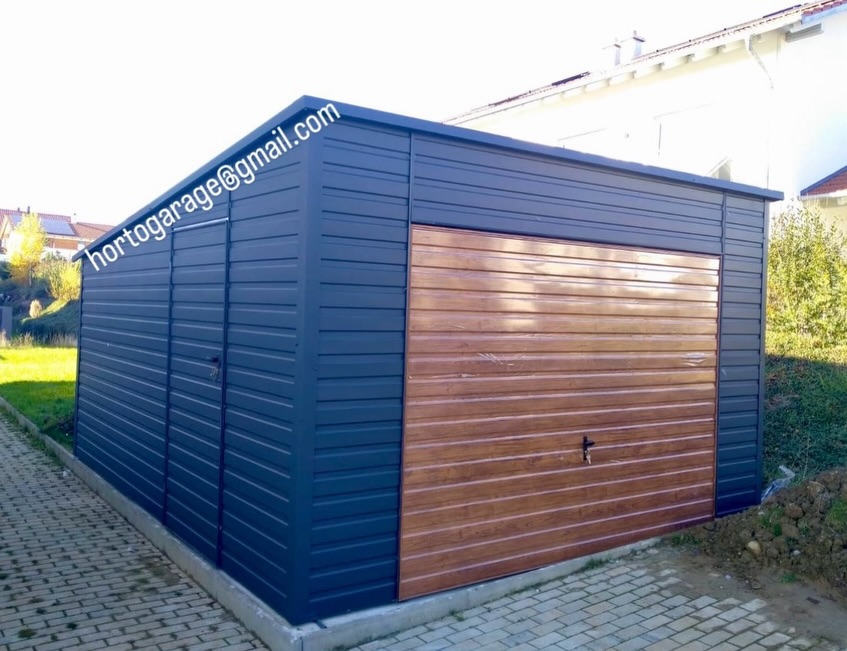 🙋♂️😃Wir präsentieren Ihnen unsere Garage. 🧱🚪Es handelt sich um eine solide Konstruktion in Graphitfarbe 🎨mit einem Kipptor in ästhetischer Holzoptik. 📏Die Garage ist 6 m lang, 3 m breit und 2,3 m hoch.🚪🧰Die Garage hat ein Tor und eine Tür.
✅Die Vorteile einer solchen Garage sind ihre hohe Haltbarkeit und ihre Widerstandsfähigkeit gegen Regen und Wind. 🚗🔨Sie eignet sich als Abstellplatz für Autos, Motorräder, Fahrräder, Werkzeuge oder Gartengeräte.💻📲👨💻 eine ähnliche Garage oder andere Details wünschen, mailen Sie hortogarage@gmail.com, gehen Sie auf den Link in der Bio oder rufen Sie an
📞 +49 177 4242452
📞 +49 152 246 74 361