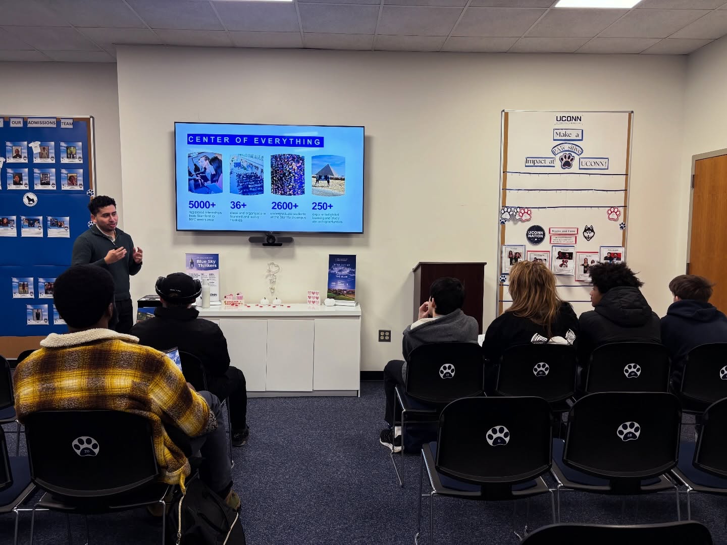 Last week, some of our 10th & 11th graders went on a field trip to UConn Stamford. Don’t forget - Spire still offers college level courses with UConn credit 😉 #huskies #uconn #therapeuticdayschool