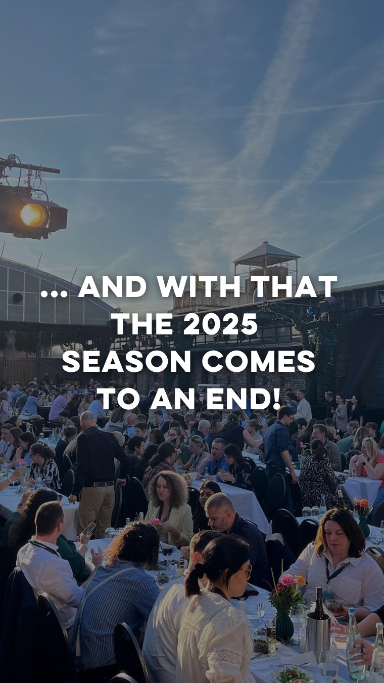 AND WITH THAT — THE 2025 SEASON COMES TO AN END 🥰
Was für ein Jahr! Dieses Video zeigt nur einen kleinen Ausschnitt all der Veranstaltungen, die wir 2025 bei uns erleben durften – so viele besondere Momente, Begegnungen und Emotionen lassen sich kaum in einem Clip festhalten.🥹
Die HALLE Tor 2 steht für Vielfalt, Individualität und EINZIGARTIGE Events. Ob Konzerte, Firmenveranstaltungen, Partys oder Hochzeiten - jedes Event ist anders, jedes Konzept EINZIGARTIG. Genau das macht uns aus.✨
Ein riesiges Dankeschön an all unsere Partner:innen, treuen Kund:innen und natürlich an alle Gäste, die dieses Jahr so besonders gemacht haben.❤️
Wir blicken voller Dankbarkeit auf 2025 zurück – und freuen uns jetzt schon riesig auf 2026.
More to come.🤞🏼👀
