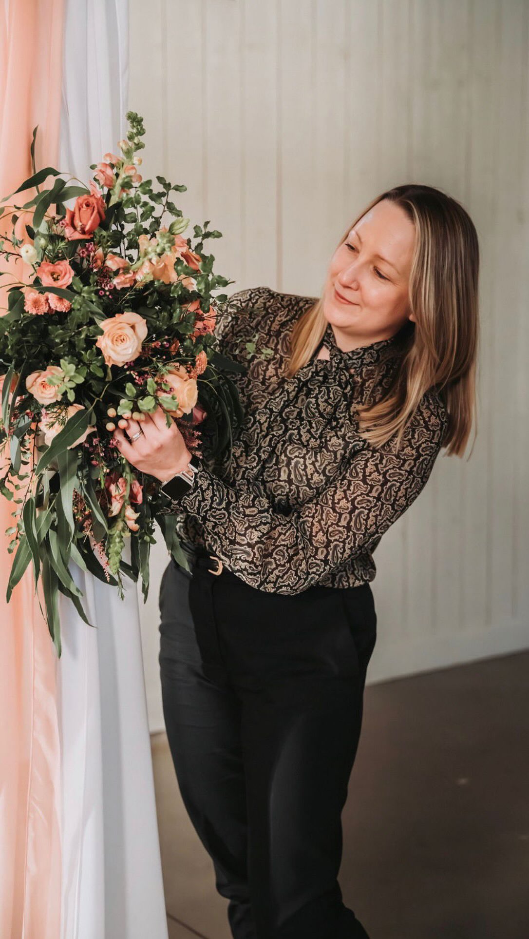Your wedding day should feel effortless — not rushed, stressful or held together by crossed fingers.
This is what coordination actually looks like behind the scenes. Every moment considered. Every moving part accounted for.
So you can be fully present, not problem-solving.
📸 @jakejanesphotography
🌷 @jmfloraldesigns
💒 @thewhitebarnuk
#weddingcoordinator
#weddingplanninguk
#ukweddingplanner
#weddingtimeline
#weddingday