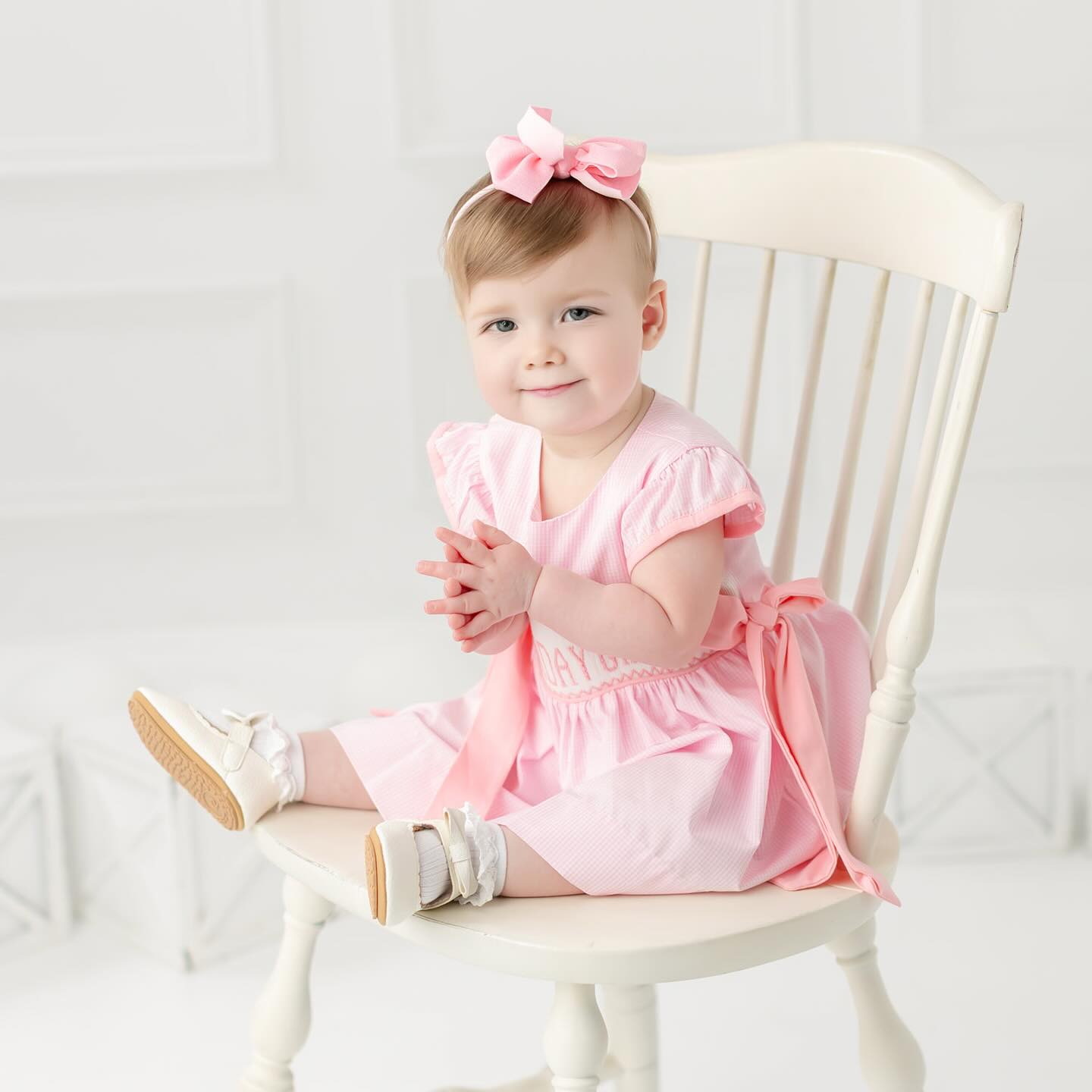 We’ve always enjoyed photographing Eva’s newborn, 3-month, and 6-month sessions, and now she’s already turning one and here for her birthday photos. Eva is always smiling and is just absolutely adorable! Thank you!