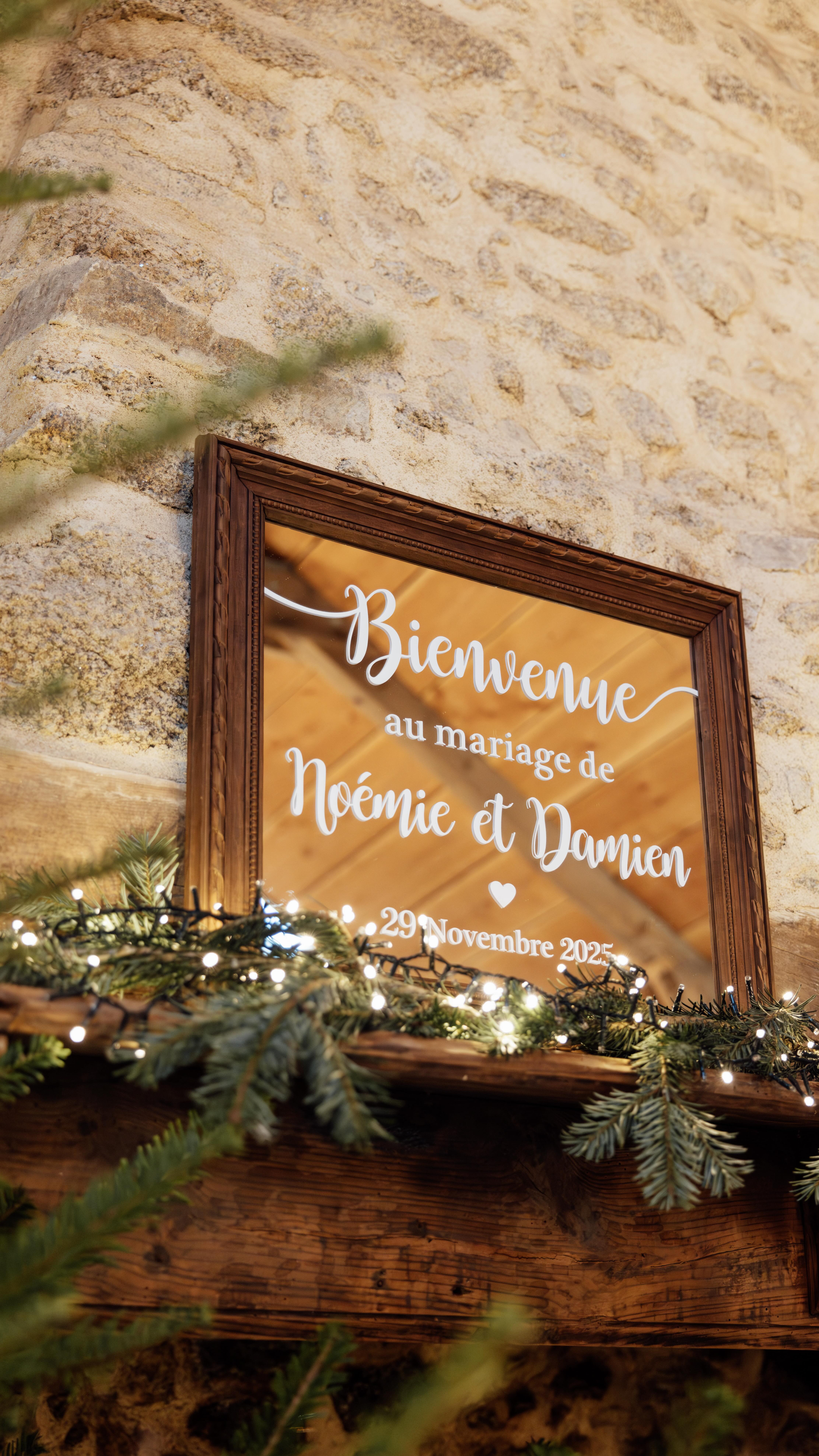 Cérémonie laïque de N & D ✨
Une scénographie cocooning pour une cérémonie entourée d’amour ♥️.
Si toi aussi tu as envie d’une cérémonie qui te ressemble, contacte moi vite 💻
Lieu : @le_village_de_loup
Photographe : @vanessalauria.photographie
Vidéo : @films_byalex
Robe : @madameaditoui_lorient @madame_a_dit_oui
Costume : @izac_officiel
Coiffure : @monbeaumiroir_56
MUA : @marie.blin.makeup
Décoration : @jalmaevent
#decoratriceevenementielle #decoration #mariage #bretagne #morbihan