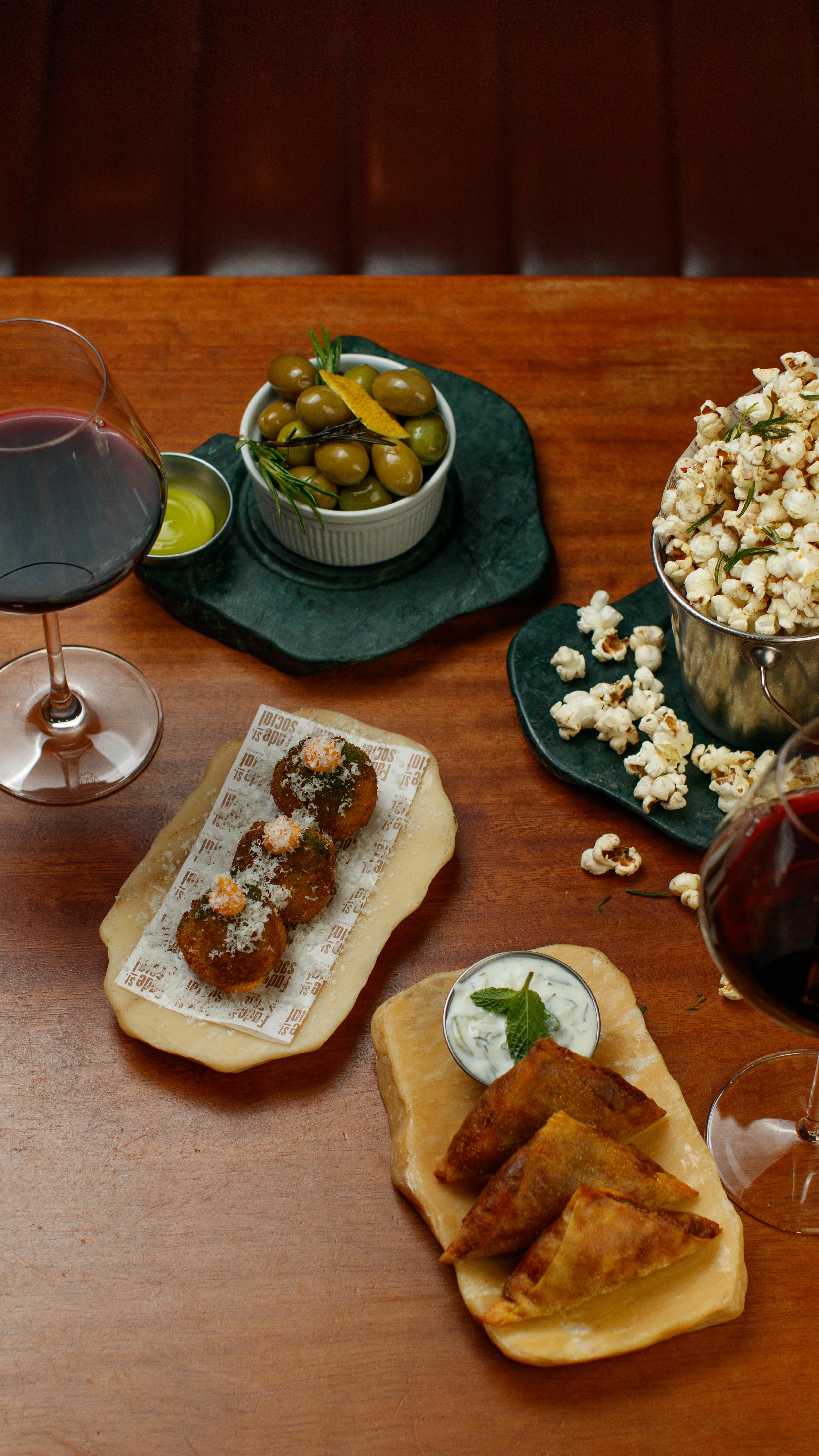 Bad dates. Worse texts. Great wine. Bring the gals and let the Whine Cards do the talking this #Galentines🍷
Friday, 13th of February. Tickets €15pp including a glass of Prosecco and sharing snacks for the table.
The best story of the night will win a €100 Fade Street Social voucher.
#galentines @fadestreetsocial #dublinrestaurant