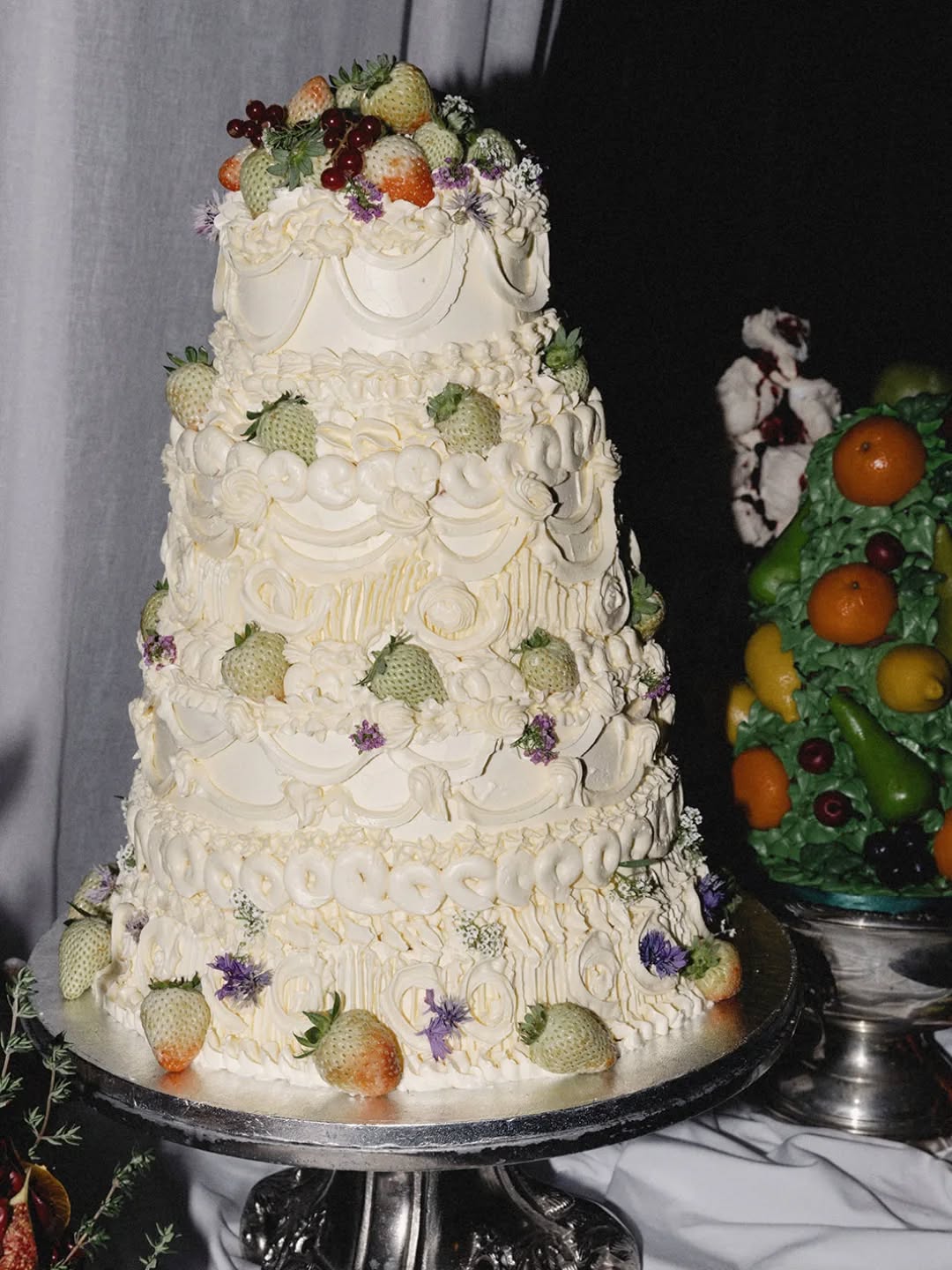 THE BRIEF: I'd love a 3 tier vintage-style cake inspired by ornate Victorian piping. I want heavy, sculptural buttercream scrollwork all over, with clusters of green strawberries and small edible flowers scattered throughout. The look should be opulent but rustic, like an antique centrepiece rather than a sleek modern cake.
Style & Overall Design:
● A multi-tiered, ornate vintage-style cake (3 tiers tapered with height).
● LOPESIDED (if possible, I know this might be tricky but I LOVE the lopsided look)
● The frosting should look thick, sculptural, and highly textured, almost like decorative plasterwork or baroque scrolls.
● The style should feel antique, opulent, and slightly rustic, NOT sleek or modern. I WANT THE CAKE TO FEEL MESSY
@huntshamcourt
@annmarierules
@coralie.monnet_weddings
@hylandweddings
@emmahewlettfloraldesign
#huntshamcourtweddings #huntshamcourt #vintagestyle #medieval