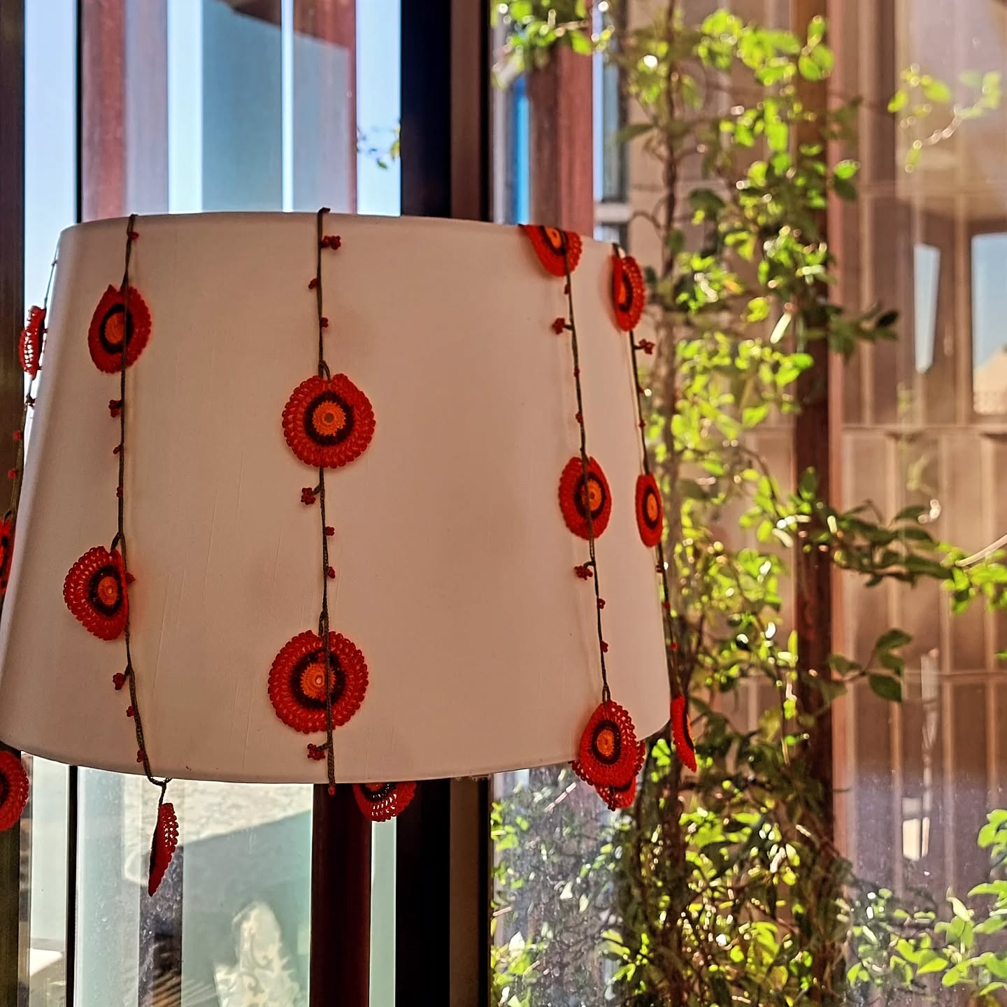 My old hand crocheted length of Turkish oya. Used to be worn as a necklace and now has transformed a plain Commercial lampshade into something unique.
#turkishoya
#lighting
#lampshades
#reusereducerecycle
#textiletraditions