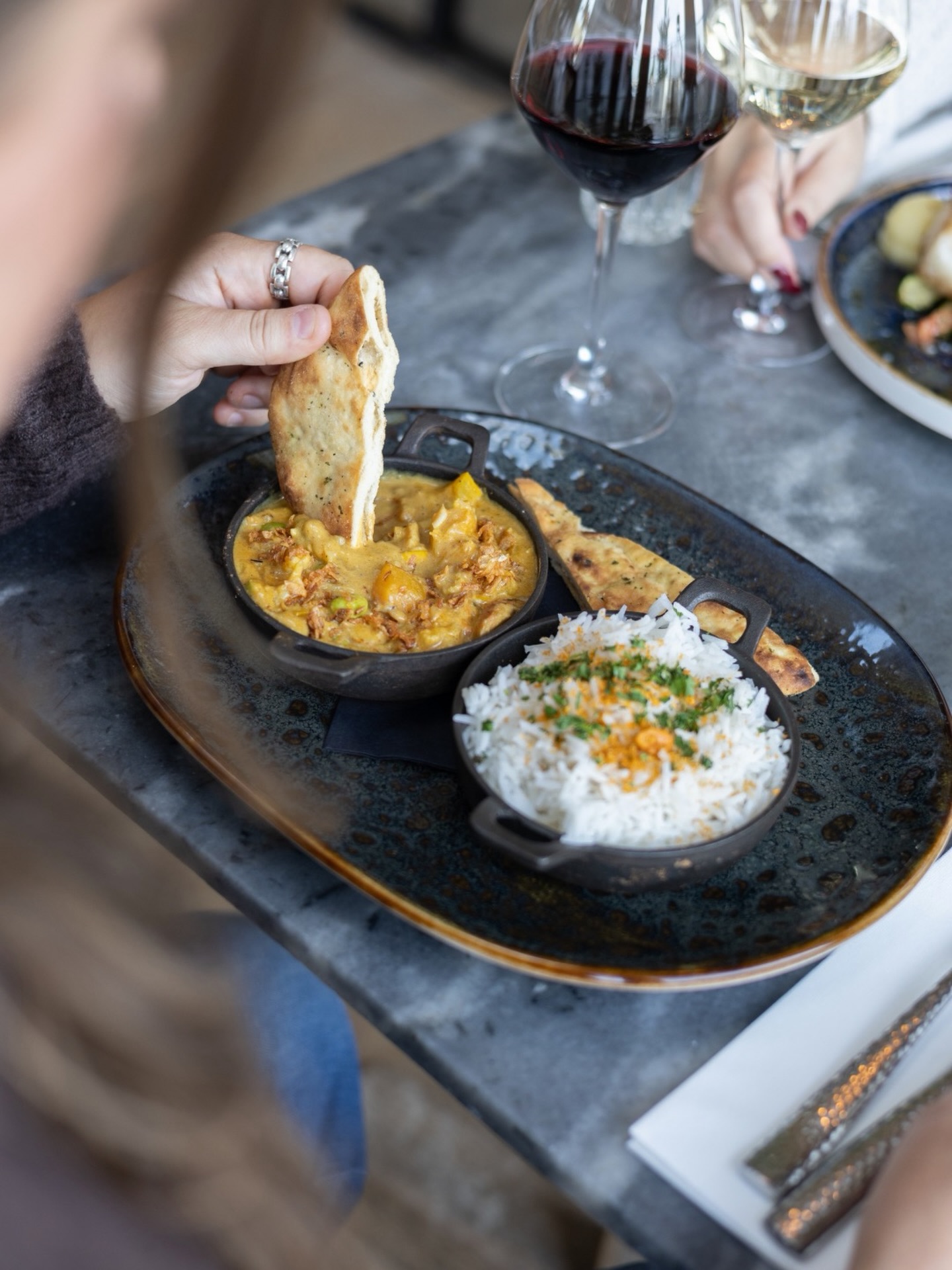 ๐๐ฒ๐ฏ๐ฟ๐๐ฎ๐ฟ๐ถ
Het weekend staat weer voor de weer. Zin om er even op uit te gaan? Kom lekker een hapje bij ons eten.
Volgend weekend serveren wij het hele weekend een speciaal Valentijnsdiner.โฃ๏ธVergeet hiervoor niet te reserveren.
Liever a la carte eten? Dat kan natuurlijk ook.
Fijn weekend!
#strandpaviljoenhargen #hargenaanzee #duindorp #valentijnsdiner #uiteten