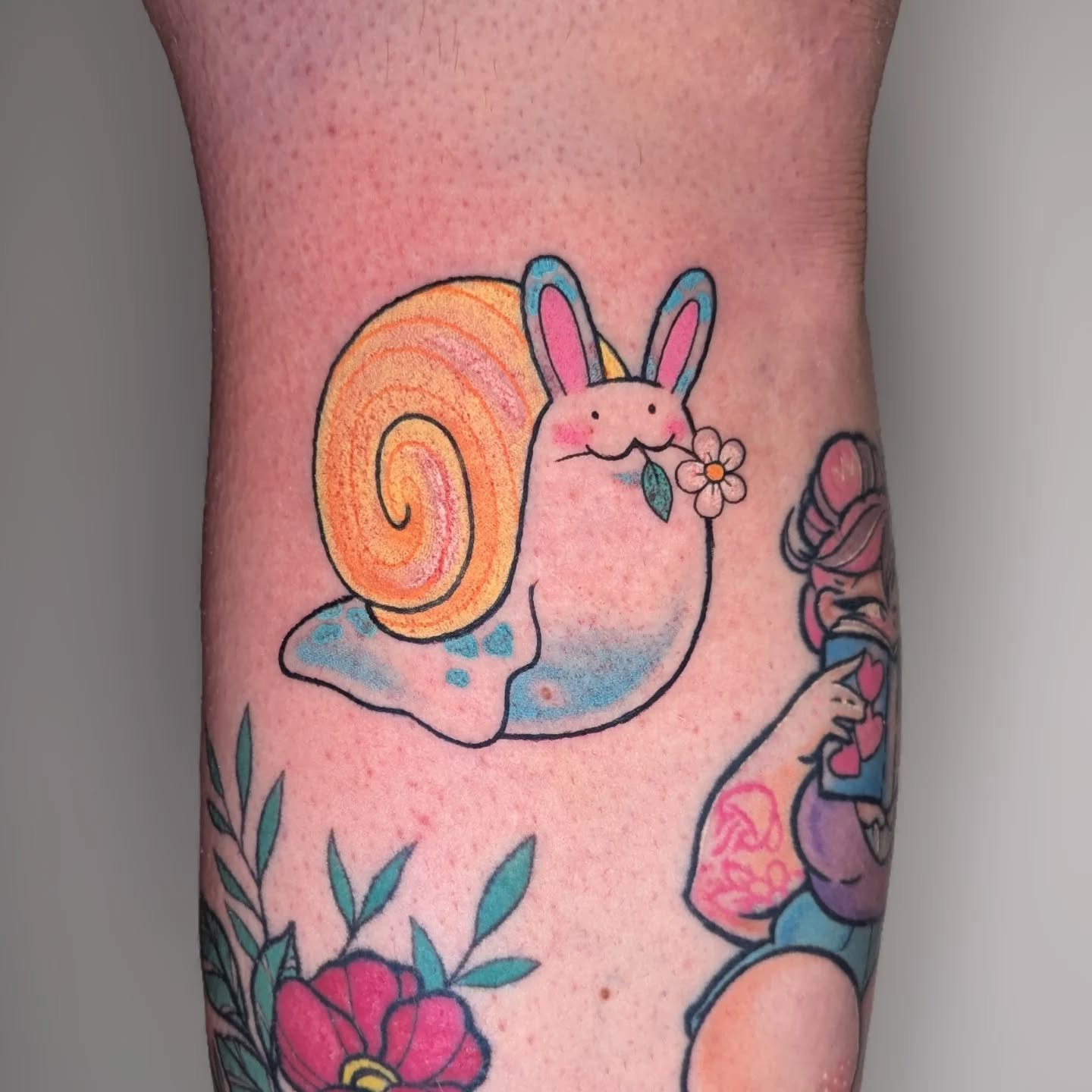 Got to add a new addition to this cute collection. Swipe for a healed cutie. 🥰
------------------------------
#cutetattoo #pinuptattoo #bunnytattoo #colortattoo #critter