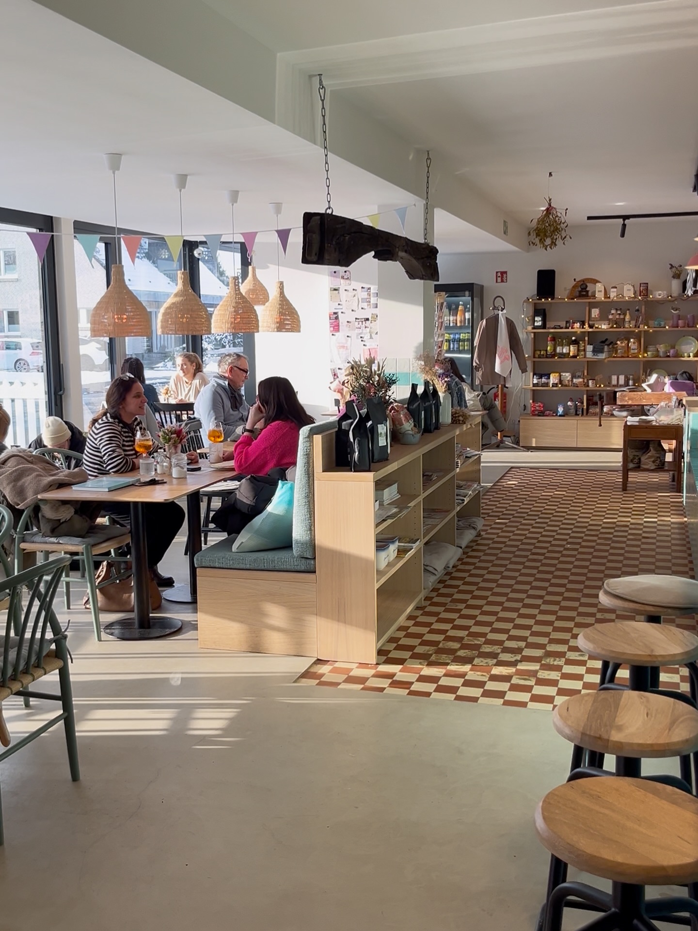 Auch wenn uns der Winter so langsam auf die Nerven geht… wie schön war bitte die Sonne an diesem Wochenende? ☀️ Viele von euch haben nach einem Winterspaziergang bei uns vorbeigeschaut und den Sonntag mit Kuchen, Torte und Kaffee ausklingen lassen. #brunswig1871 #winterwetter #kuchenmachtglücklich #torte