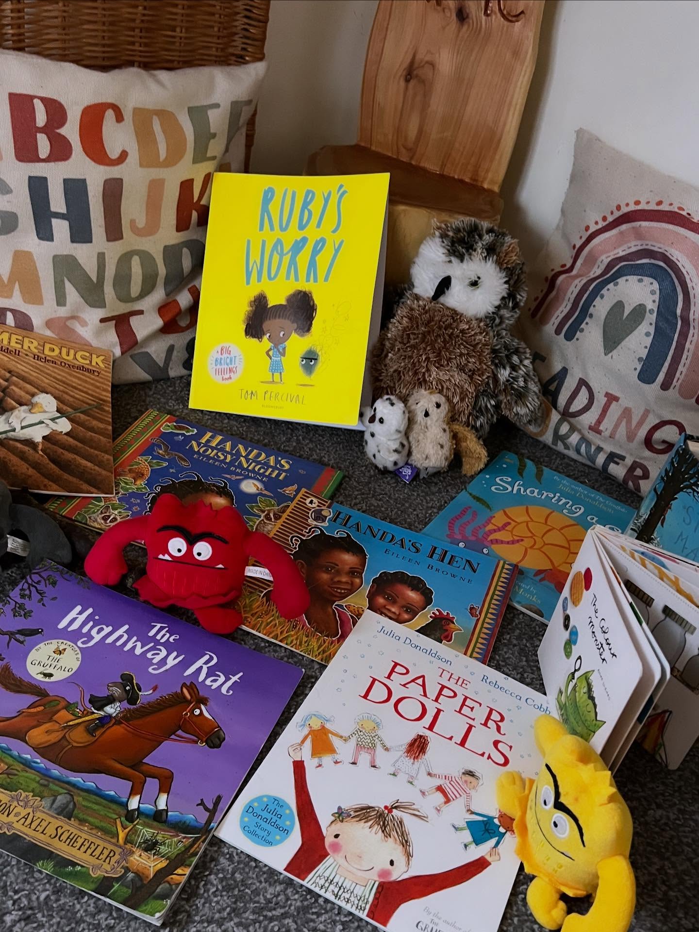 This week at Bridge Street we have been celebrating story book week! 📚
Preschool have been reading ‘Monkey Puzzle’ by Julia Donaldson, Toddlers have been reading ‘Tyrannosaurus Drip’ by Julia Donaldson, and Babies have been reading ‘Handa’s Surprise’ by Eileen Browne.
Each room supported the children’s exploration of their books with a tuff tray, puppet shows and a display of lots of books!
We ended the week with a winter walk to the library!📚
#nationalliteracytrust #storytellingweek #deepinglibrary #carousel #literacy #eyfs #reading