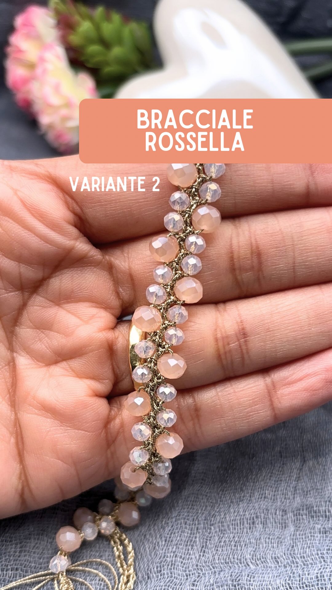 Il Bracciale ROSSELLA❤️ - versione 2
Cosa cambia??
1)❗️L'inserimento iniziale dei cristalli
2)❗️Eseguire 1 maglia bassissima al posto della maglia bassa
Inserire la sequenza:
▶️ *2 cristalli da 4 mm + 1 cristallo da 6 mm *
Ripetere da * ad * la sequenza di inserimento
▶️ In lavorazione al posto della maglia bassa ESEGUIRE 1 maglia bassissima
🟢 Il filato utilizzato é il Sorrento di @filieforme
#crochet #uncinetto #crochetbijoux #tonbonbijoux #filieforme