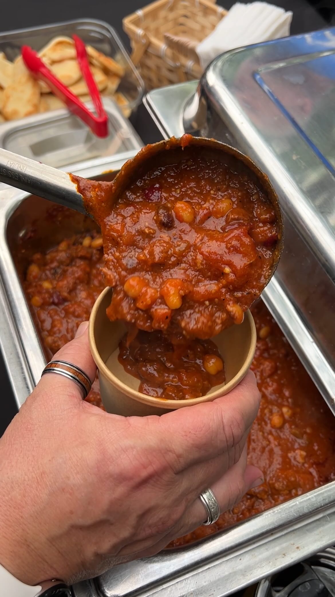 ๐๐ต๐ถ๐น๐ถ, ๐ฐ๐ฟ๐ฎ๐ณ๐ ๐ฏ๐ฟ๐ฒ๐๐, ๐น๐ถ๐๐ฒ ๐บ๐๐๐ถ๐ฐ, ๐ฎ๐ป๐ฑ ๐น๐ผ๐ฐ๐ฎ๐น ๐บ๐ฎ๐ธ๐ฒ๐ฟ๐๐ถ๏ธ๐บ
@colasantistropicalgardens 4th Annual ๐๐ก๐ข๐ฅ๐ข ๐
๐๐ฌ๐ญ brought the heat this year, with Kingsville restaurants serving up everything from gourmet pork, chorizo, beef, lamb and vegetarian chili options. Add in three local breweries, live music, and a Love Local market full of handmade goodsโฆ and itโs safe to say this was the best one yet.
Missed it? Mark your calendar, ๐๐ก๐ข๐ฅ๐ข ๐
๐๐ฌ๐ญ happens the first Saturday in February each year. You wonโt want to miss the next one.
Featured restaurants
๐ถ๏ธ @butcherofkingsville
๐ถ๏ธ @butchbestbbqsauce
๐ถ๏ธ @jacksgastropub
๐ถ๏ธ @mettawas1
๐ถ๏ธ @eclecticlovekingsville
๐ถ๏ธ @grovebrew
๐ถ๏ธ @bgbrewing
๐ถ๏ธ @littlefootfoods
Breweries:
๐บ @kingsvillebrewery
๐บ @bgbrewing
๐บ @grovebrew
#kingsvillefoodie #kingsvilleeats #kingsvilleontario #colasantis #colasantischilifest