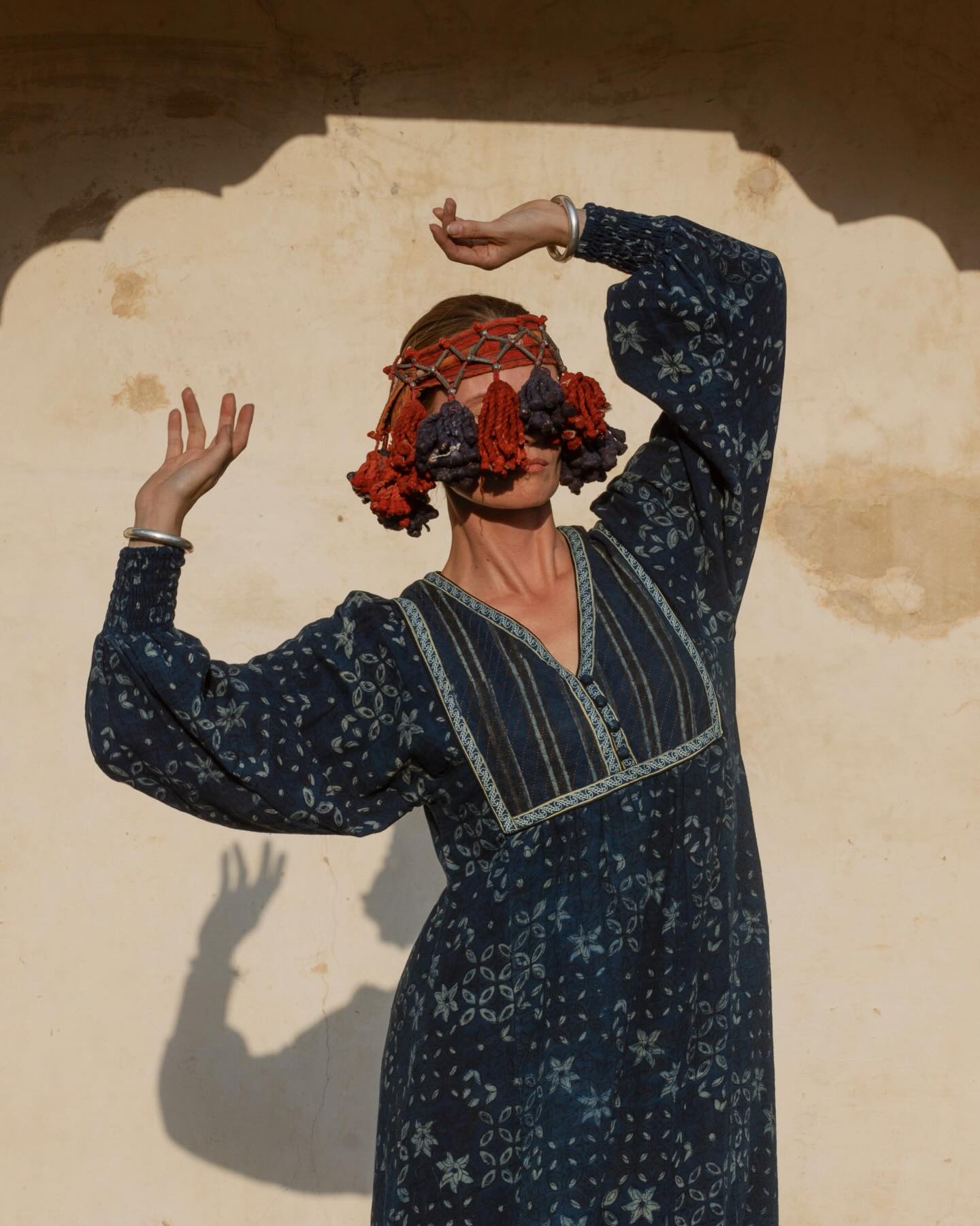 The indigo Floral Dress 💙
A beautiful maxi dress crafted from hand block-printed fabric in 100% natural thick cotton, dyed in deep indigo and printed with a floral motifs. A delicately stitched upper part, block-printed borders, puffed sleeves with extra long elastic cuffs and two hidden pockets.
Worn by @maradiadora
Captured by @tirtha.studio