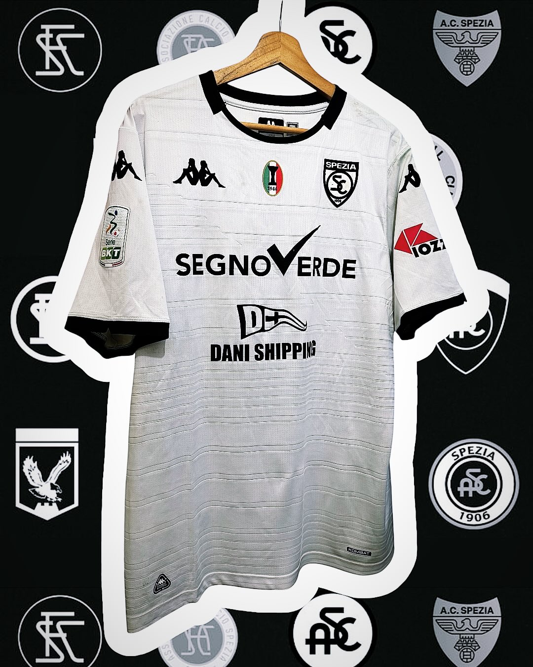 Amore per il calcio italiano โค๏ธโฝ๏ธ๐ฎ๐น
Added another italian banger to the collection๐๐ฅ
๐ฎ๐น Edoardo Soleri
โฝ๏ธ Spezia Calcio
๐ US Avellino
๐ 24โข01โข2026
๐ Serie B
Gotta love those italian shirts๐๐ป