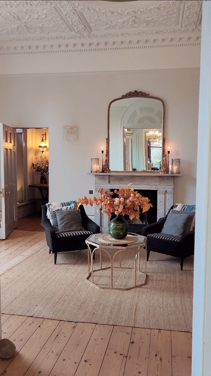 Letting the details do the talking today 💙🩵💜
#shootlocation #locationscouting #historichome #filmlocation #locationhouse