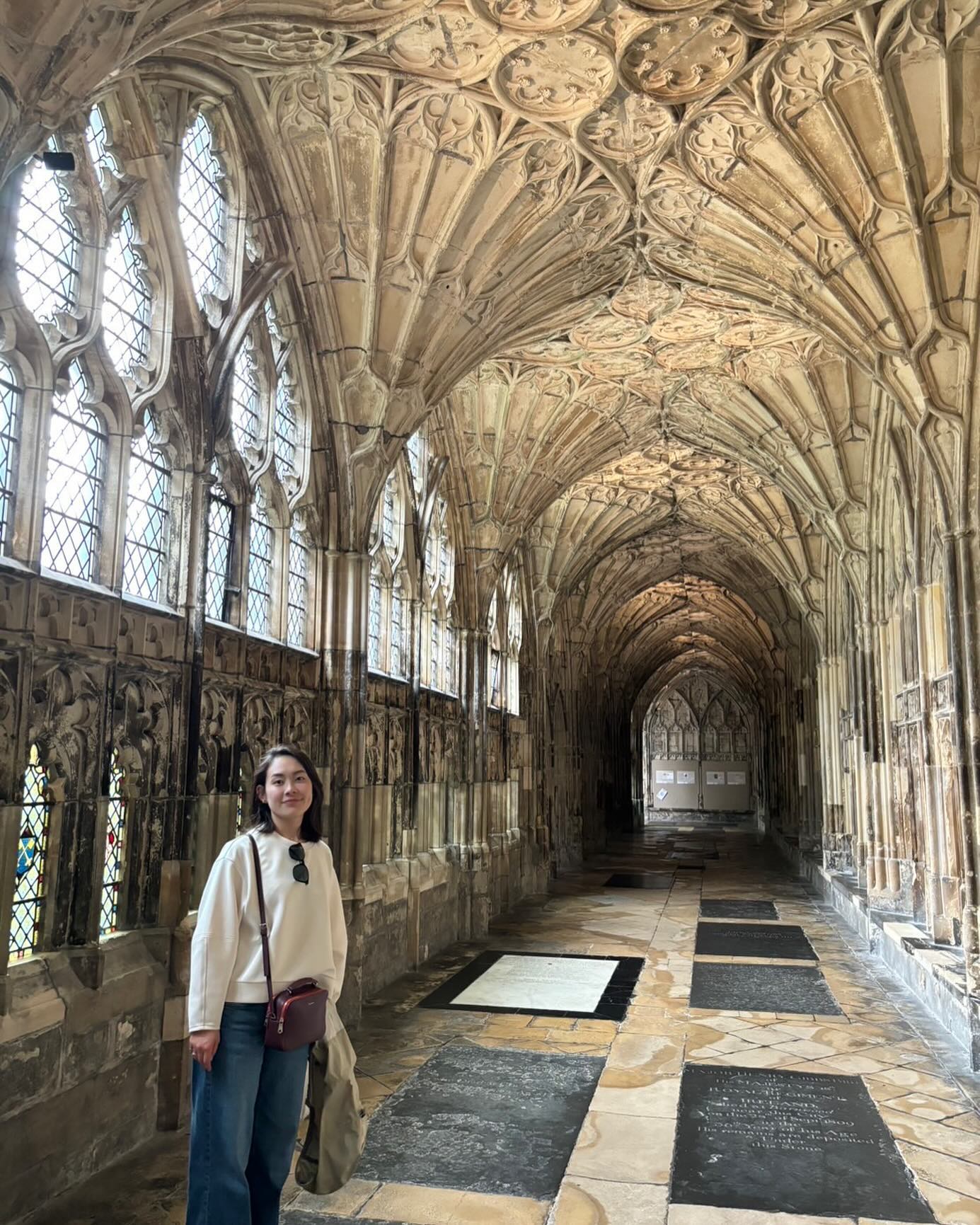 お客様の声
“ ノブさん、改めて留学に行く前から、そして3ヶ月サポートしていただきまして、ありがとうございました。はじめ来た時は3ヶ月はずっと先だなと思っていたのですが、今思うと本当にあっという間でした!笑。学校では英語の勉強はもちろんですが、やはり色々な国の友達を作るのがとても良い経験になりました!先生も皆親切で、沢山のことを学べたと思います。ホームステイ先にも大変恵まれホストマザーとも充実した日々を過ごすことがてきました。”
#イギリス #イギリス留学 #ホームステイ #留学サポート #チェルトナム #インリングア #短期留学 #長期留学#ハリーポッター #グロスター大聖堂