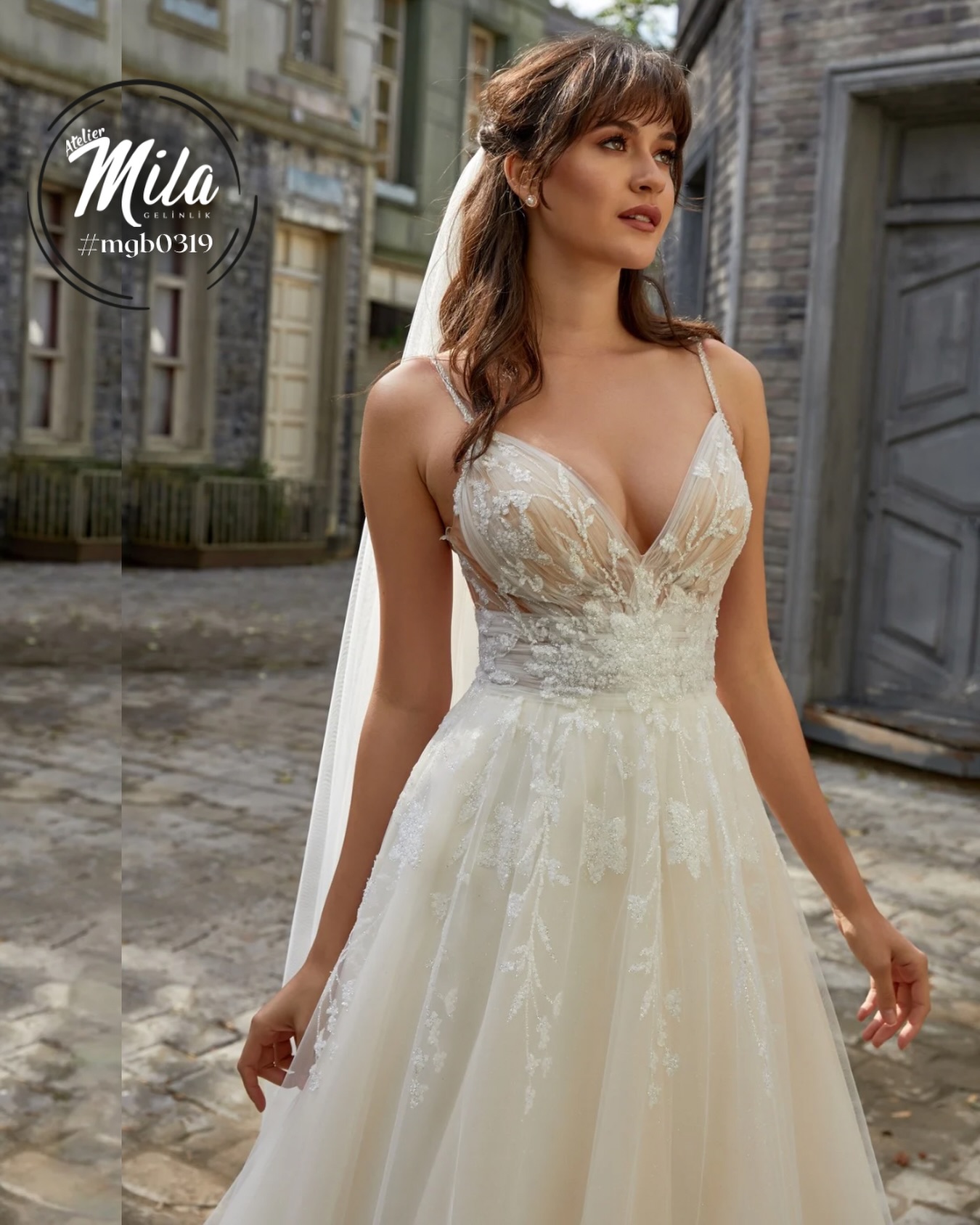 Bir masalın içinden çıkmış gibi…
Her adımda zarafet, her detayda aşk 💫
Hayalinizdeki gelinliğe bir adım daha yaklaşmak için sizi mağazamıza bekliyoruz.
#ateliermila #kadıköygelinlik #2026gelinlikmodelleri #weddingdress #mgb0319
